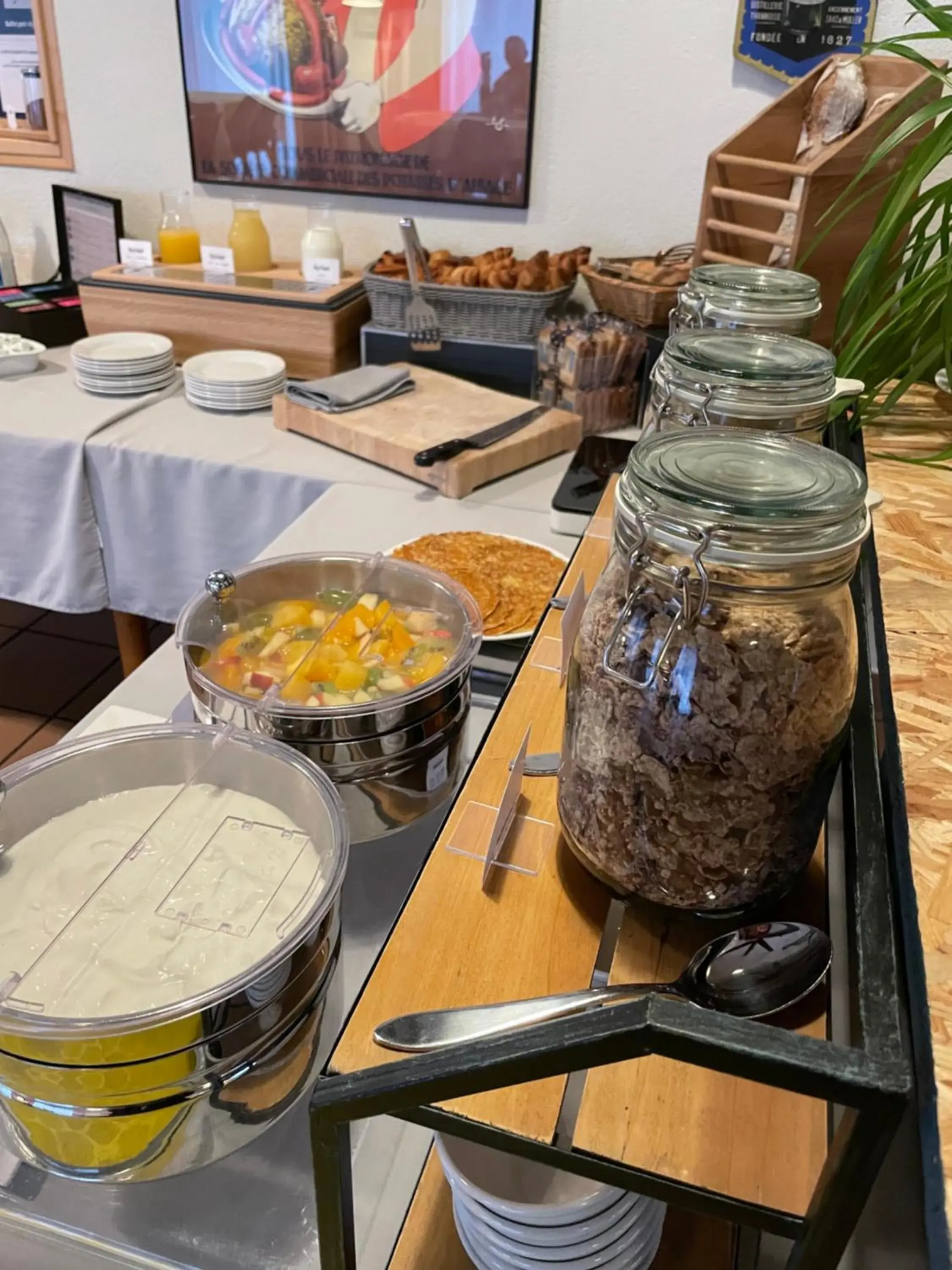 Buffet breakfast in Hôtel Restaurant Kyriad Mulhouse Nord Illzach Buffet breakfast in Hôtel Restaurant Kyriad Mulhouse Nord Illzach