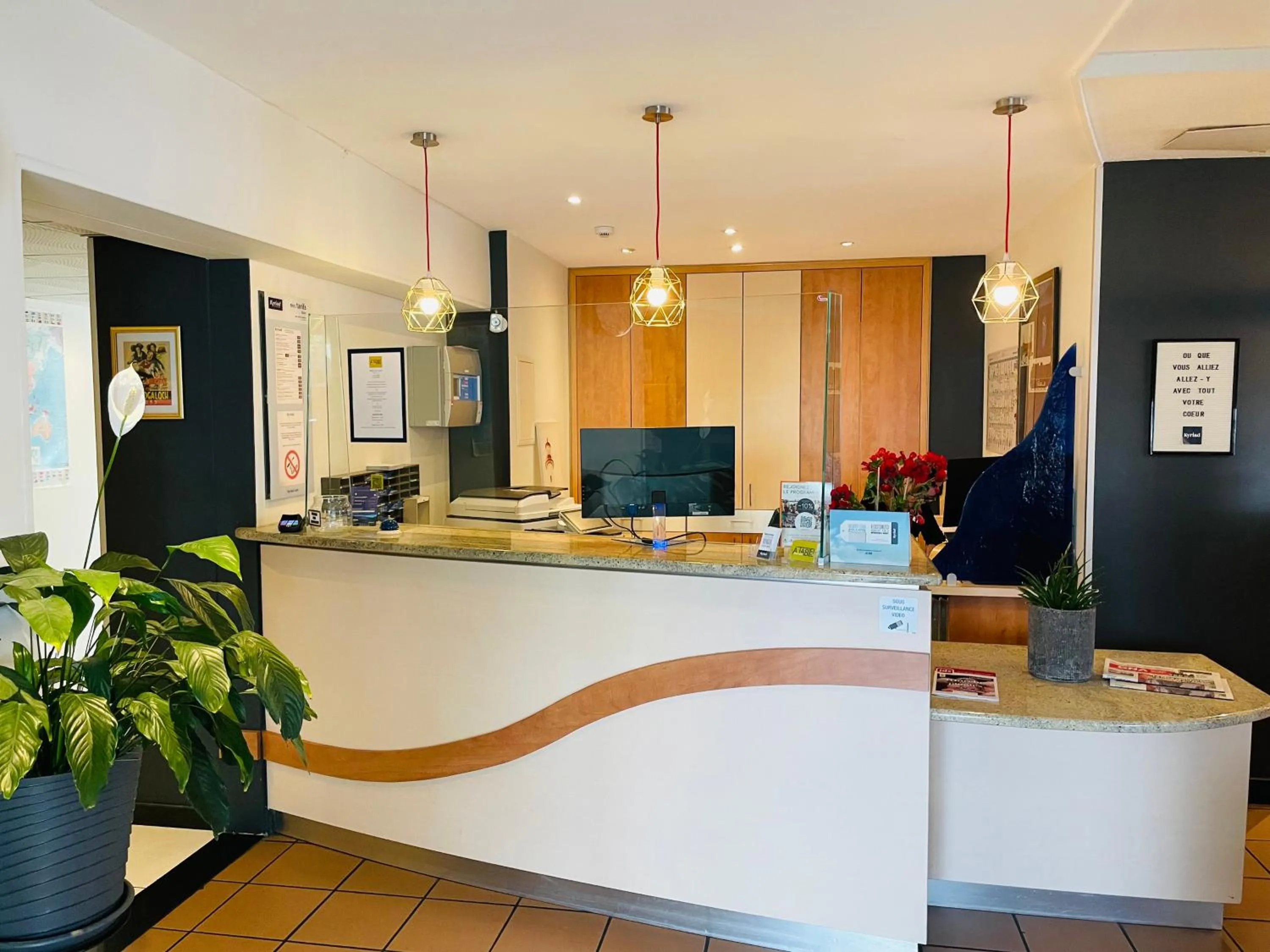 Lobby or reception in Hôtel Restaurant Kyriad Mulhouse Nord Illzach