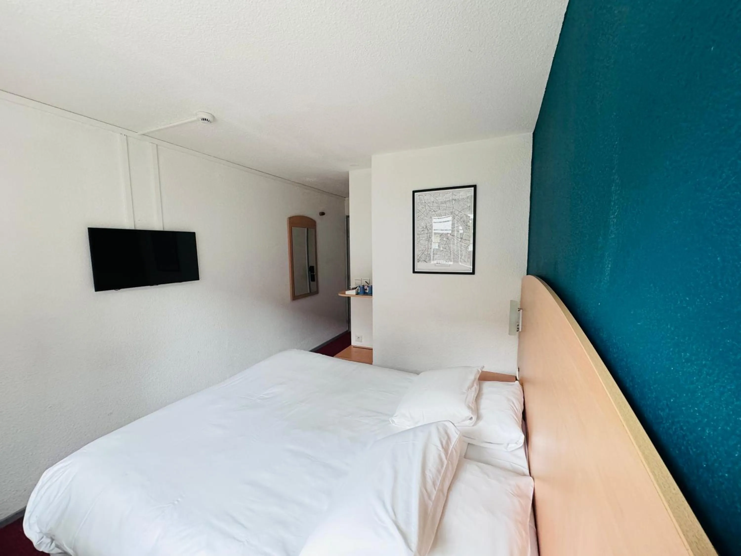 Bedroom, Bed in Hôtel Restaurant Kyriad Mulhouse Nord Illzach