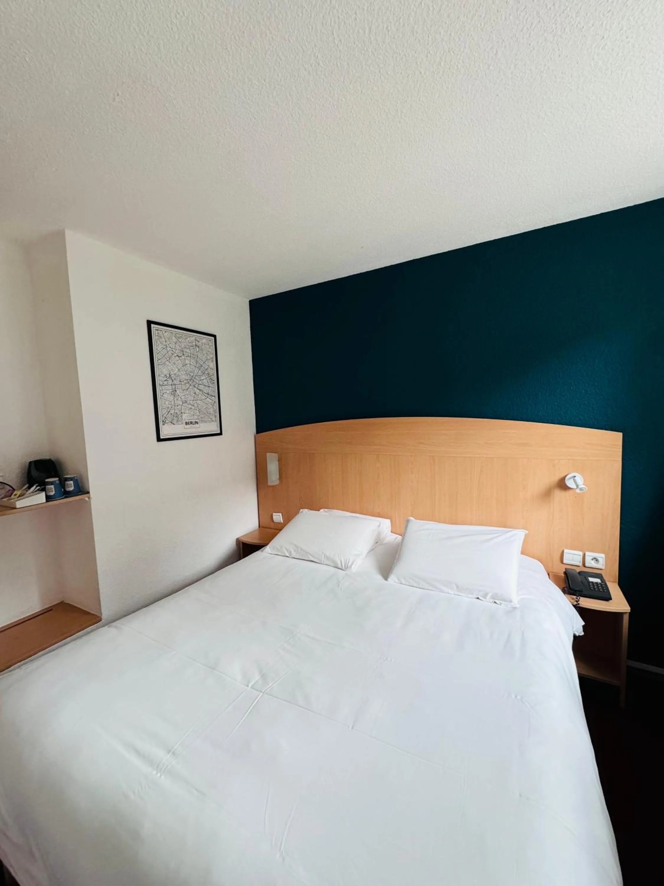 Bedroom, Bed in Hôtel Restaurant Kyriad Mulhouse Nord Illzach