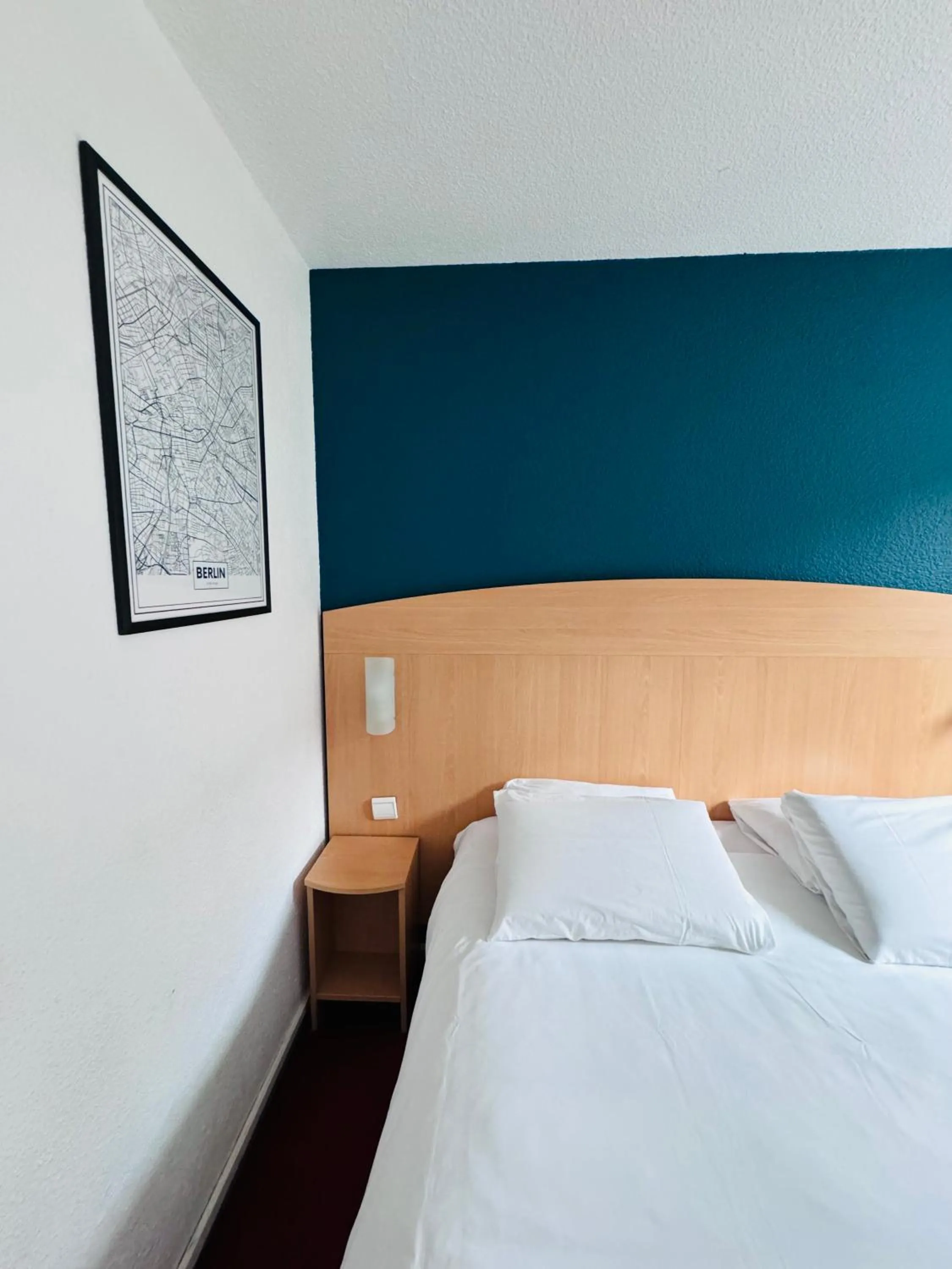 Bedroom, Bed in Hôtel Restaurant Kyriad Mulhouse Nord Illzach