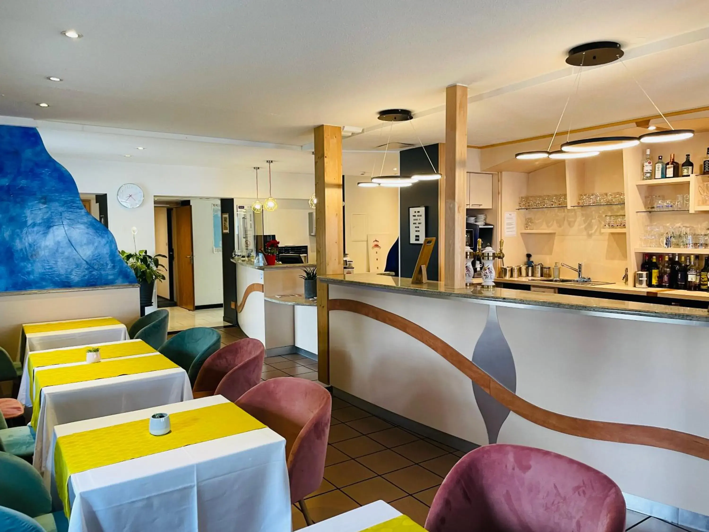 Lounge or bar in Hôtel Restaurant Kyriad Mulhouse Nord Illzach Lounge or bar in Hôtel Restaurant Kyriad Mulhouse Nord Illzach