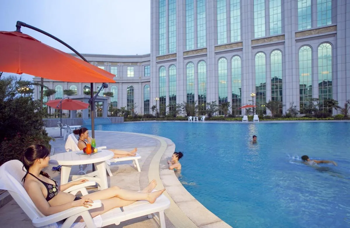 Swimming pool in Gladden Hotel Jiangmen