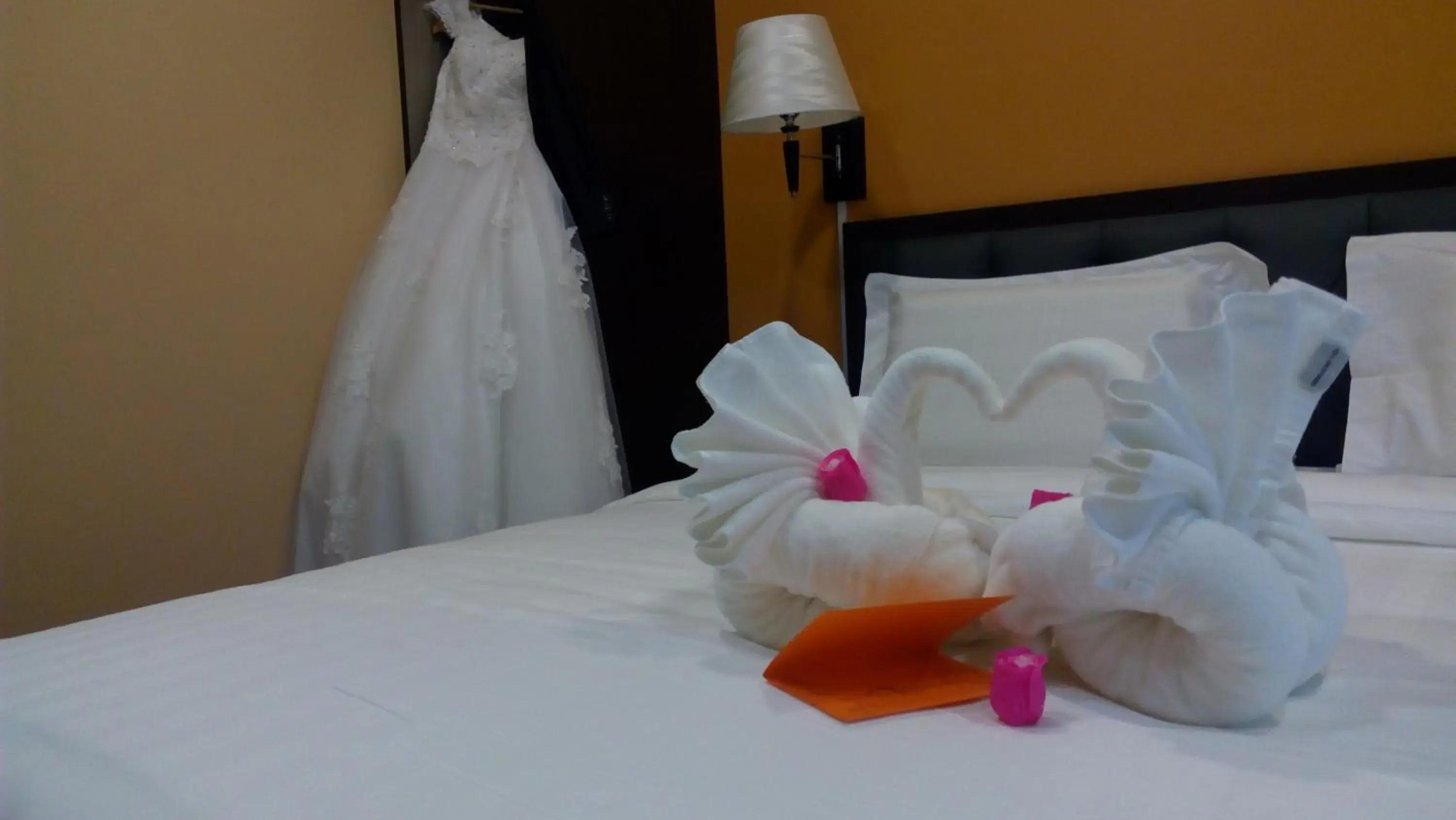 Bed in inHotel Inanam Bed in inHotel Inanam