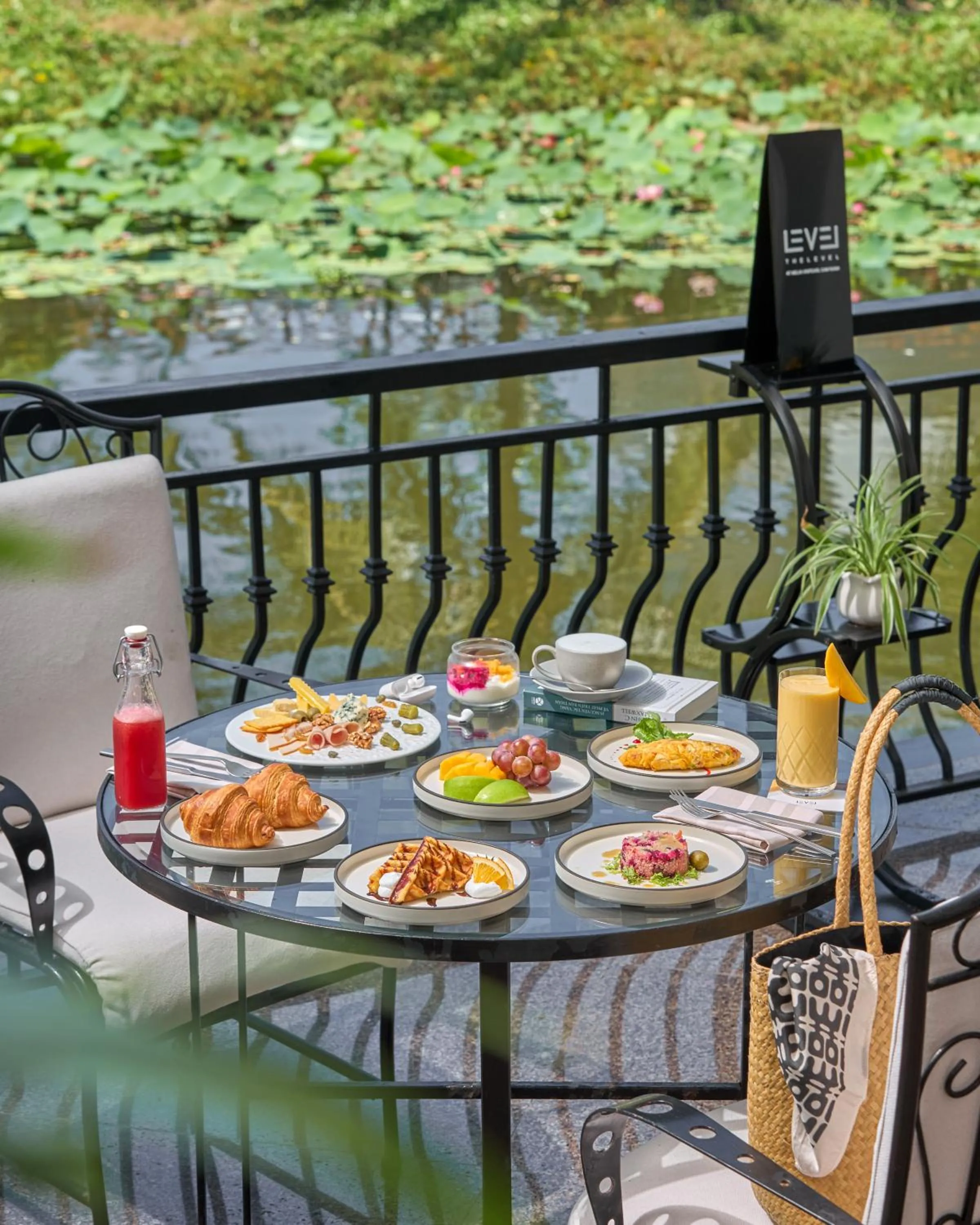 Restaurant/places to eat in Meliá Vinpearl Cam Ranh Beach Resort