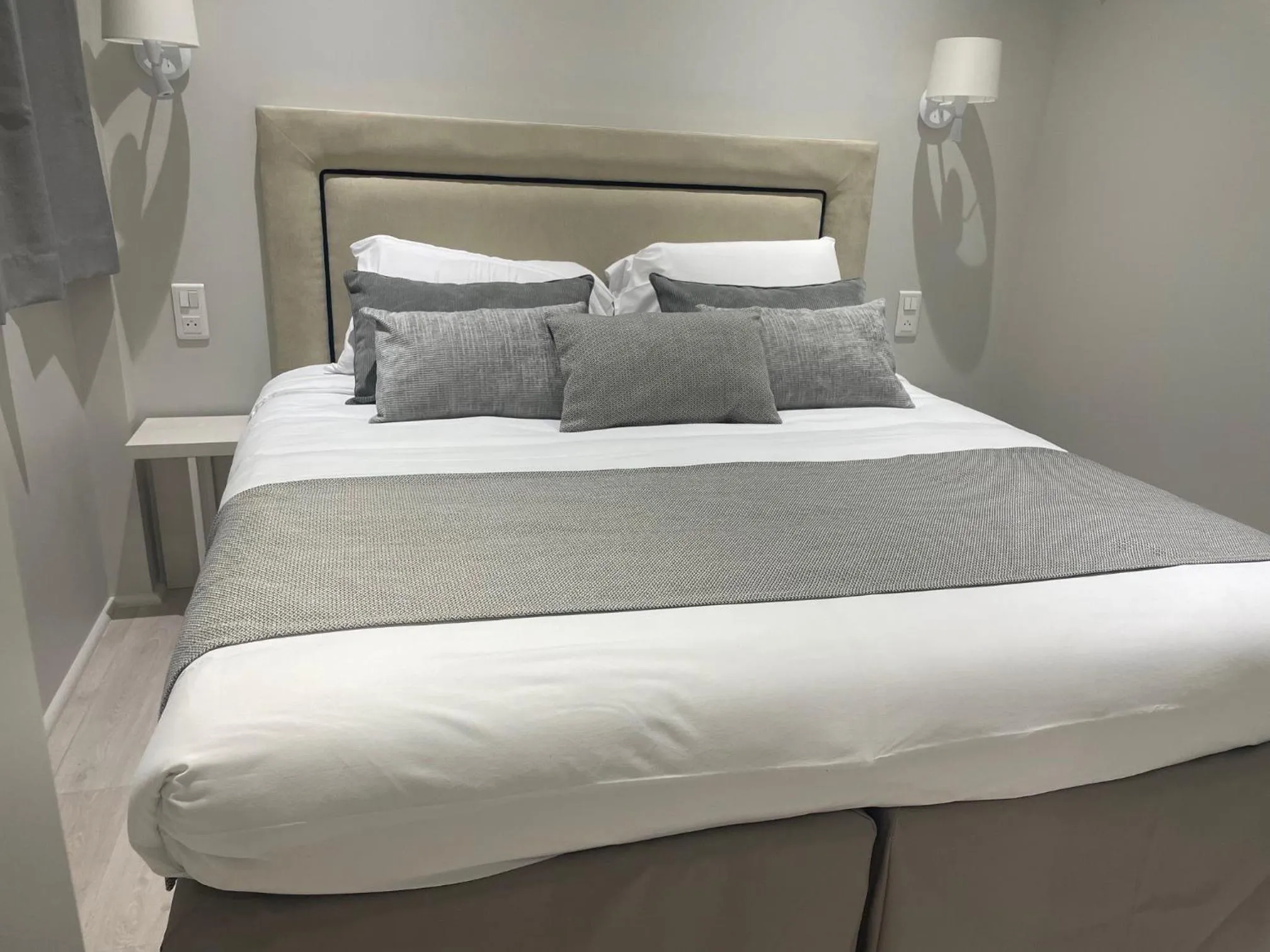 City view, Bed in Kyriad Saumur Hyper Centre Hôtel, Appartements, Séminaires et SPA soins Sothys Paris