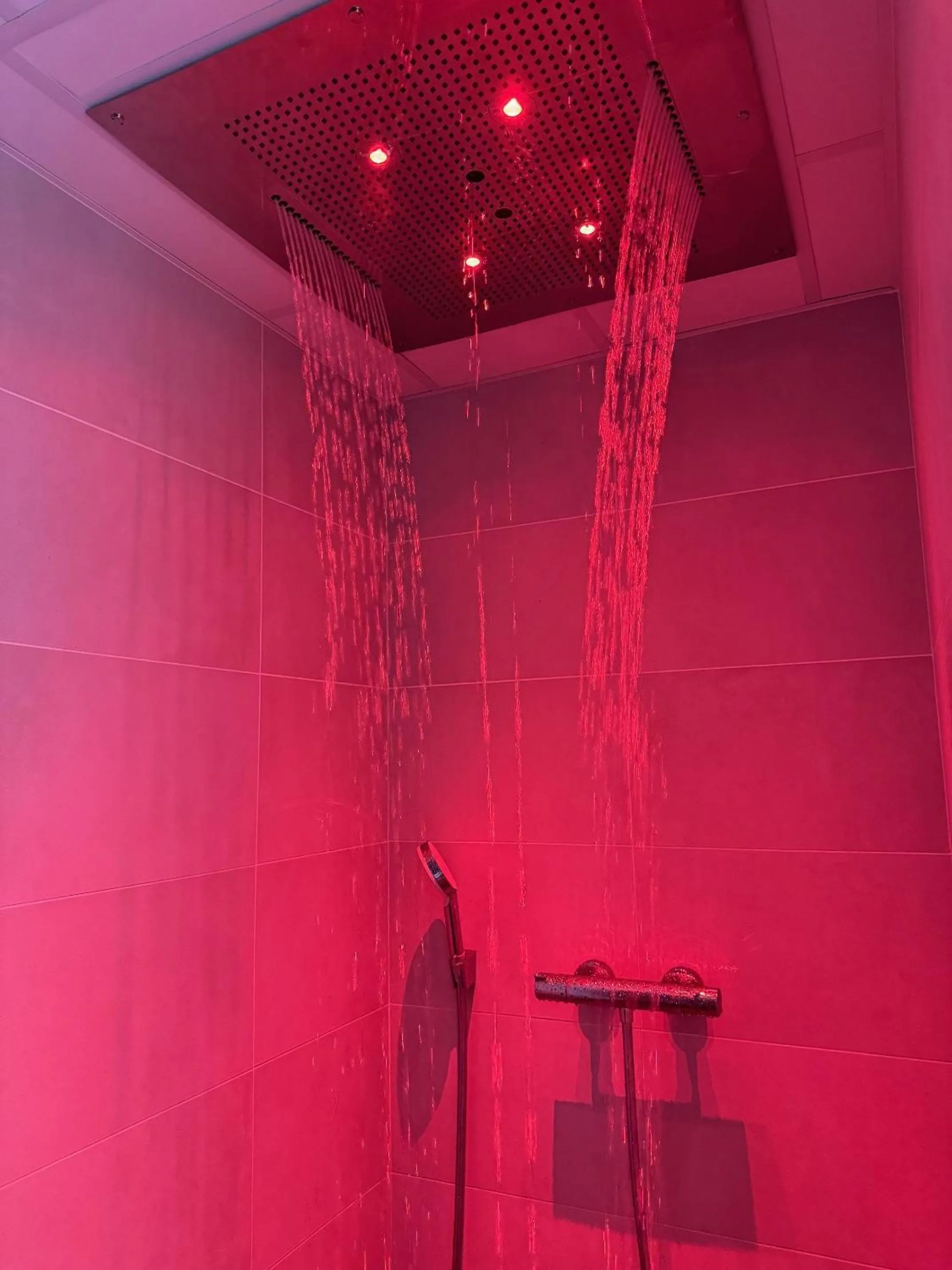 Spa and wellness centre/facilities in Kyriad Saumur Hyper Centre Hôtel, Appartements, Séminaires et SPA soins Sothys Paris