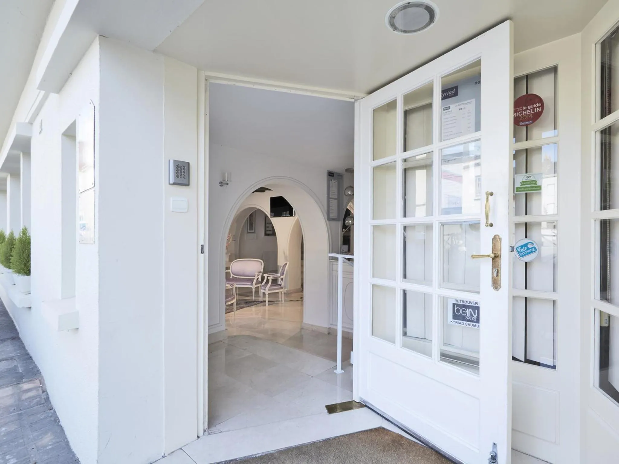 Facade/entrance in Kyriad Saumur Hyper Centre Hôtel, Appartements, Séminaires et SPA soins Sothys Paris