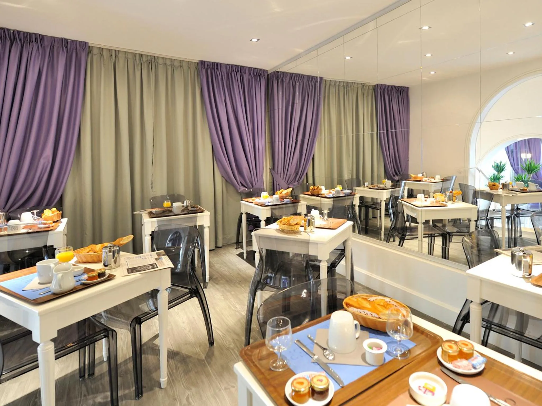 Area and facilities in Kyriad Saumur Hyper Centre Hôtel, Appartements, Séminaires et SPA soins Sothys Paris