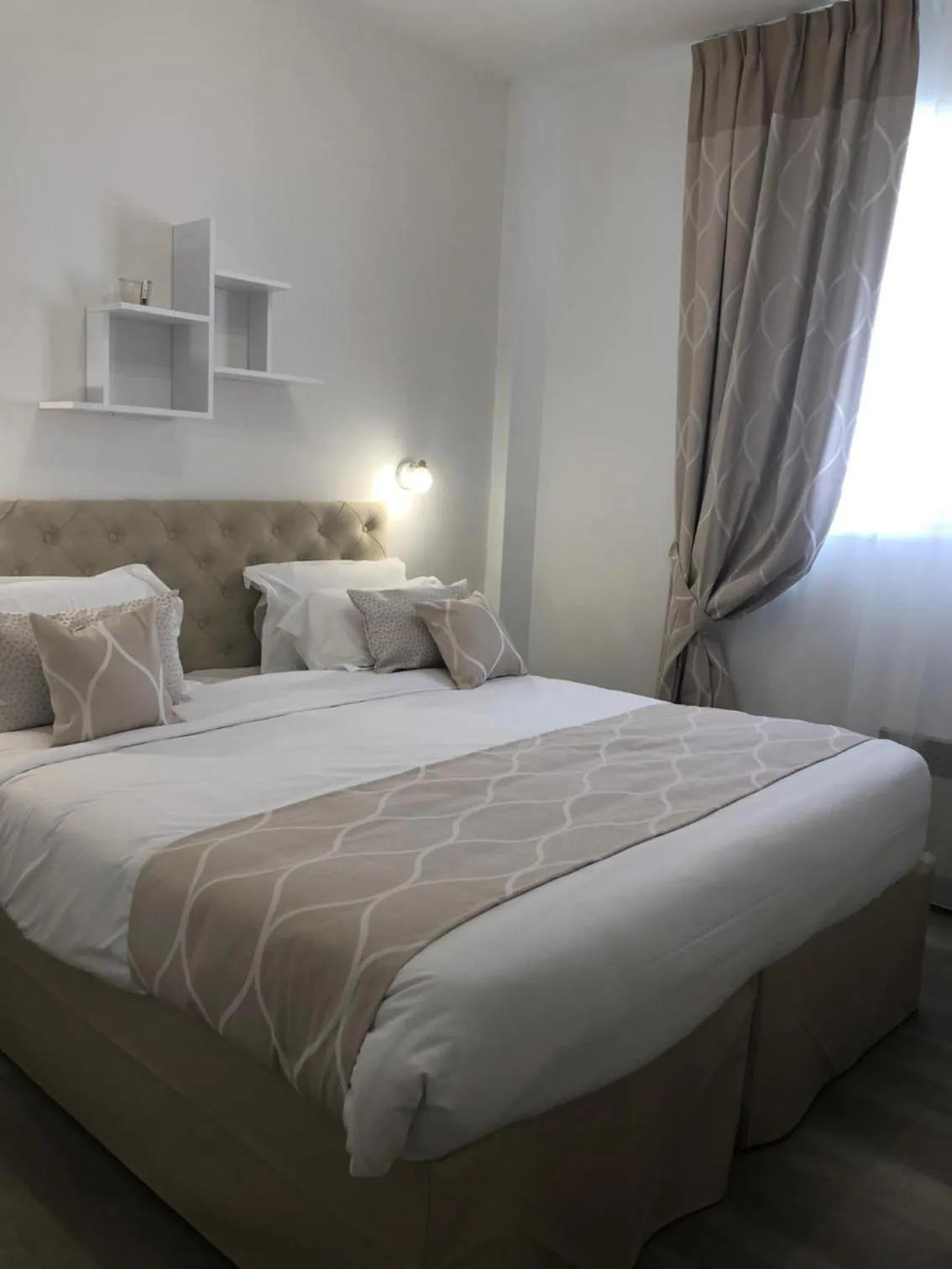 Bedroom, Bed in Kyriad Saumur Hyper Centre Hôtel, Appartements, Séminaires et SPA soins Sothys Paris