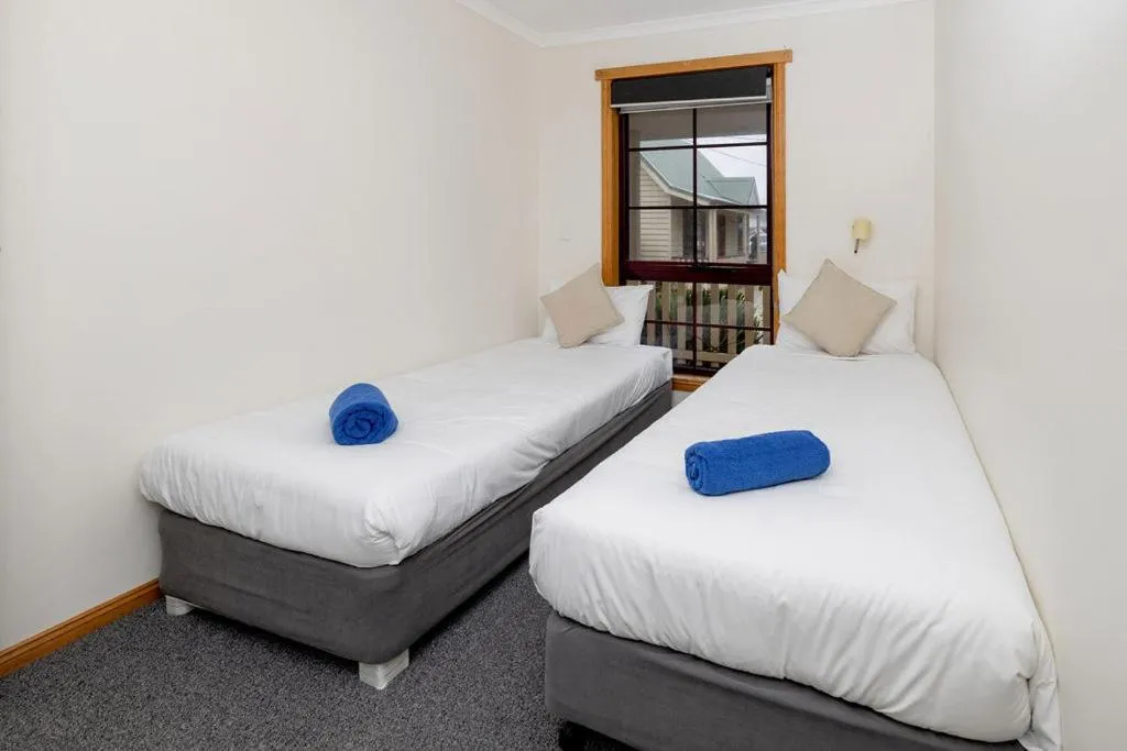 Bed in Kitty's Cottages - Managed by BIG4 Strahan Holiday Retreat