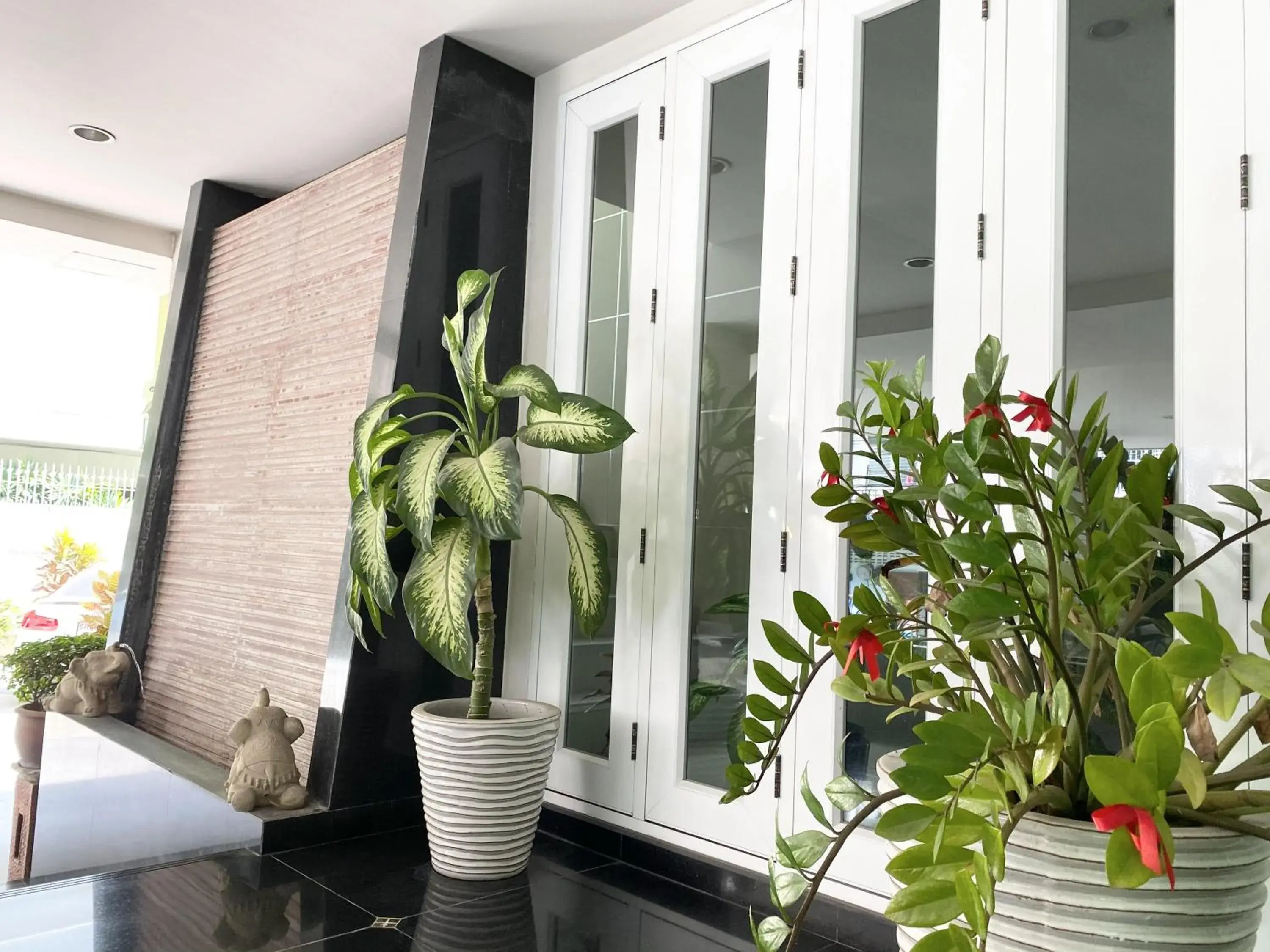 Facade/entrance in 14 Place Sukhumvit Suites Facade/entrance in 14 Place Sukhumvit Suites