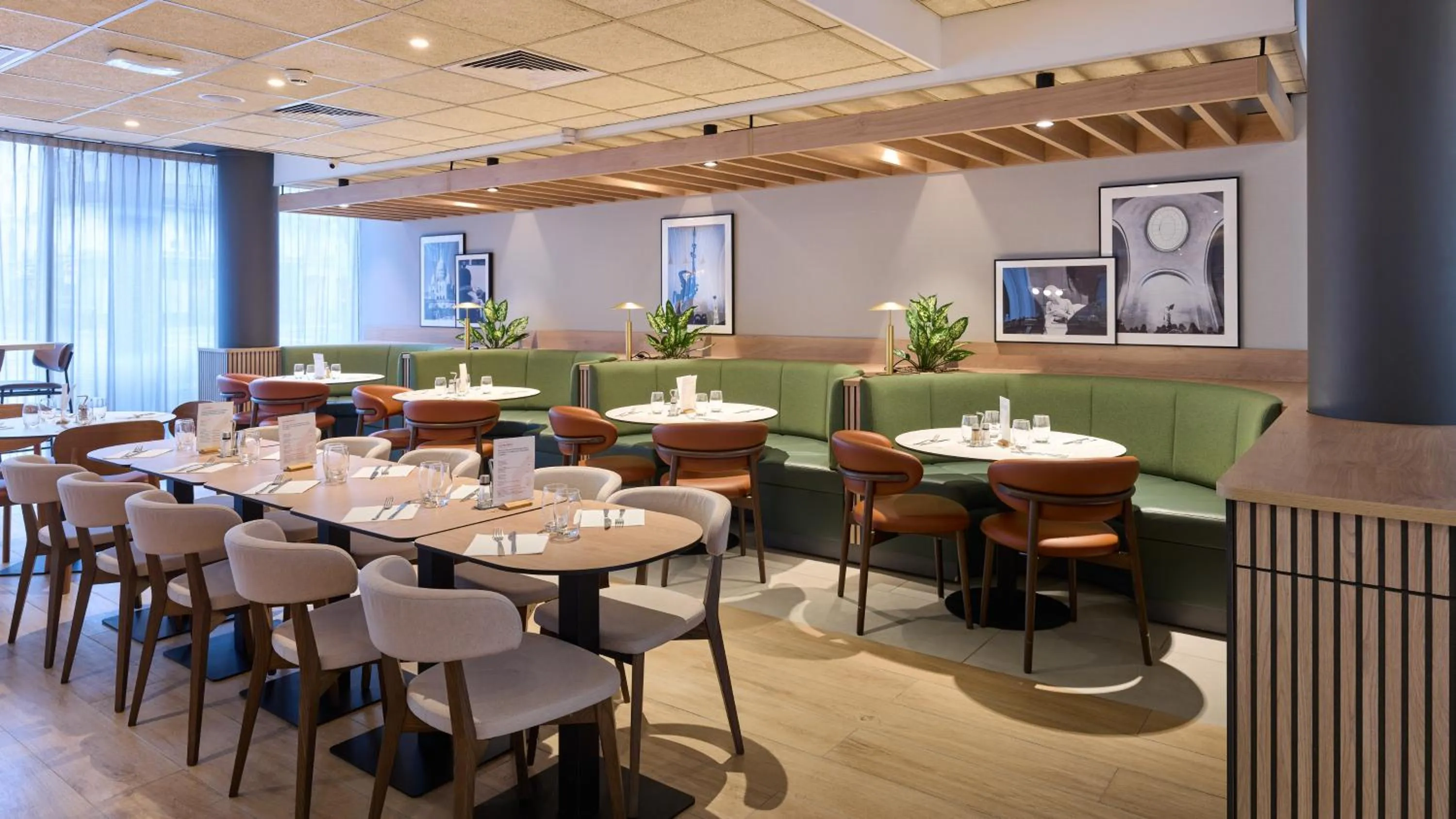 Restaurant/places to eat in Campanile Prime Paris 19 - La Villette