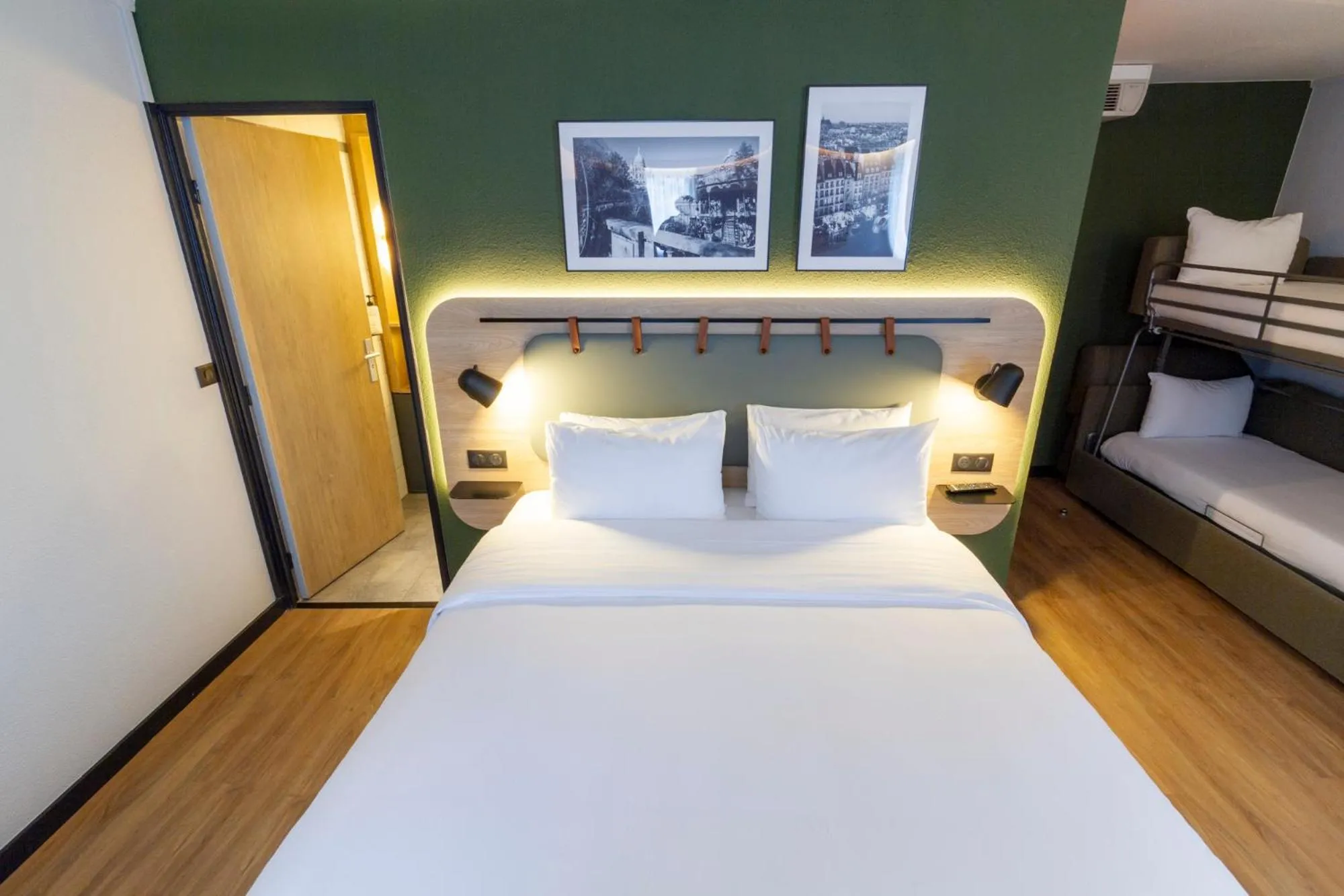 Bedroom, Bed in Campanile Prime Paris 19 - La Villette