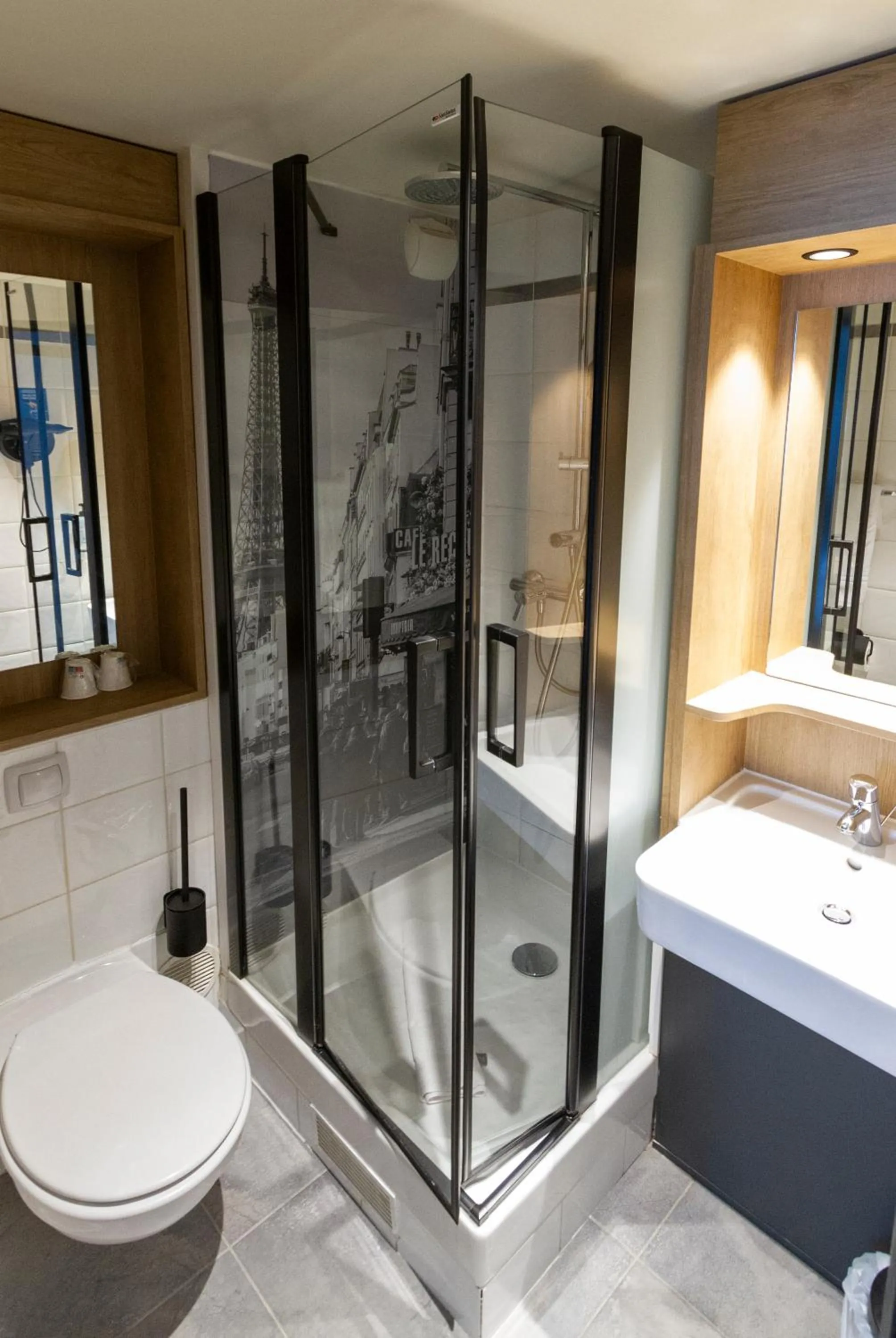 Shower in Campanile Prime Paris 19 - La Villette