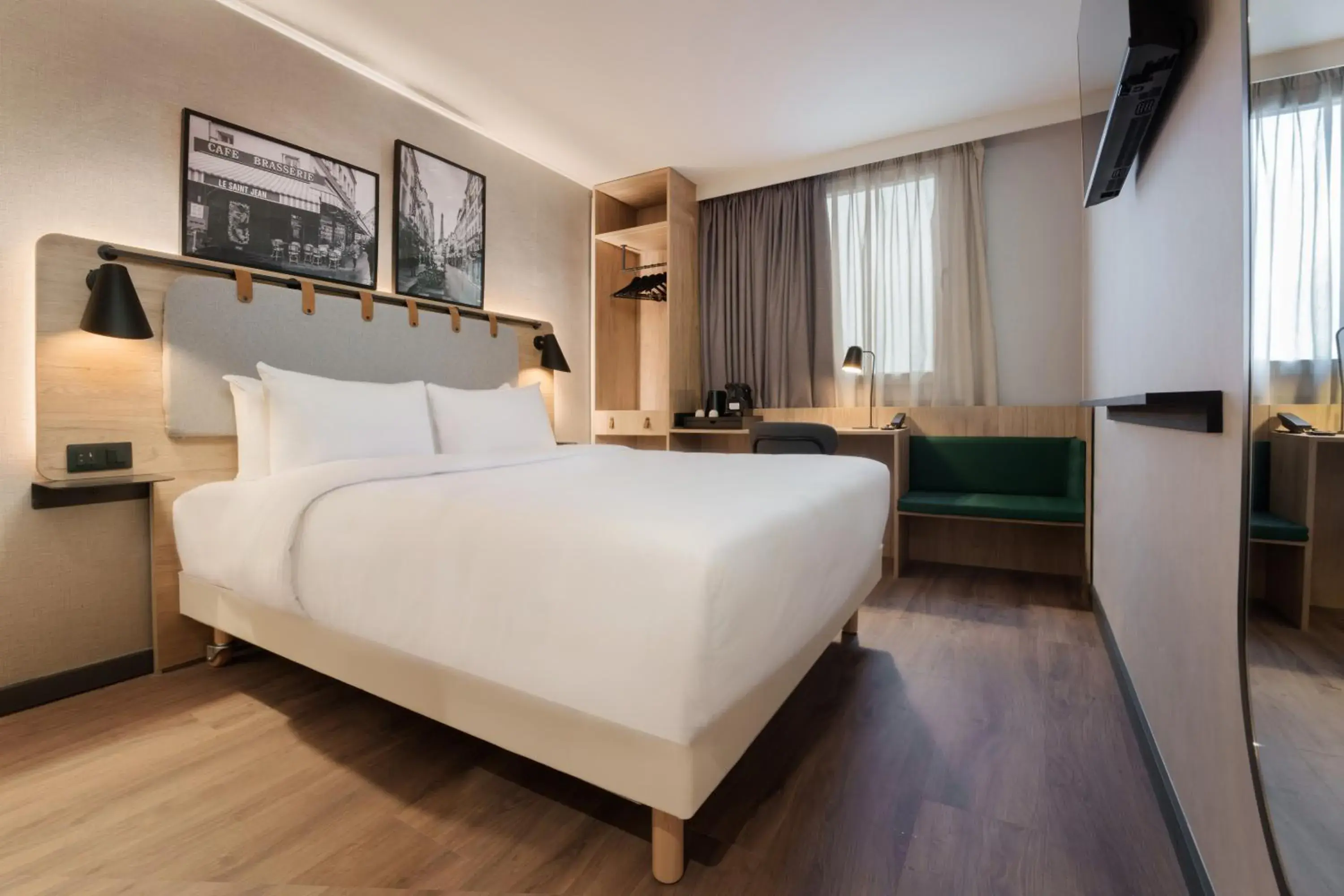 Photo of the whole room, Bed in Campanile Prime Paris 19 - La Villette Photo of the whole room, Bed in Campanile Prime Paris 19 - La Villette