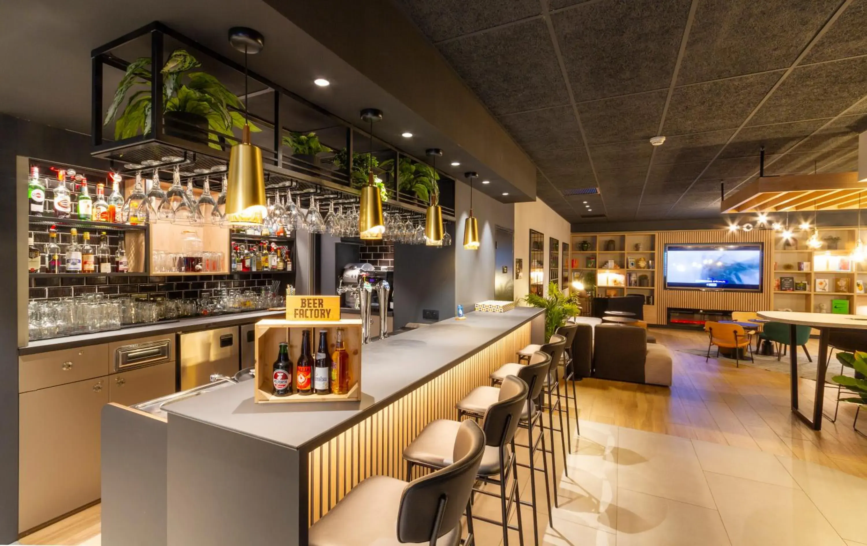 Lounge or bar in Campanile Prime Paris 19 - La Villette Lounge or bar in Campanile Prime Paris 19 - La Villette