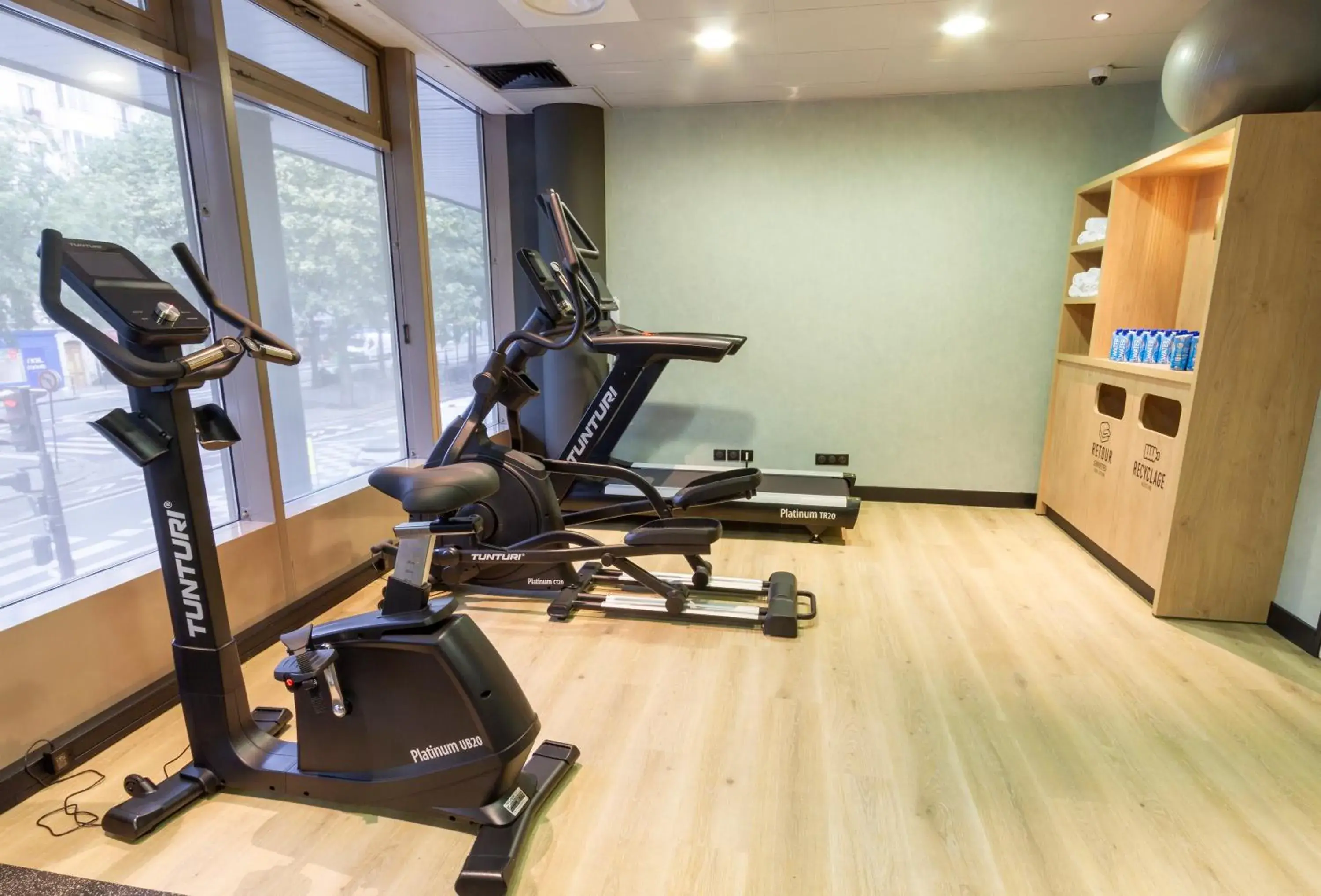 Fitness centre/facilities in Campanile Prime Paris 19 - La Villette Fitness centre/facilities in Campanile Prime Paris 19 - La Villette