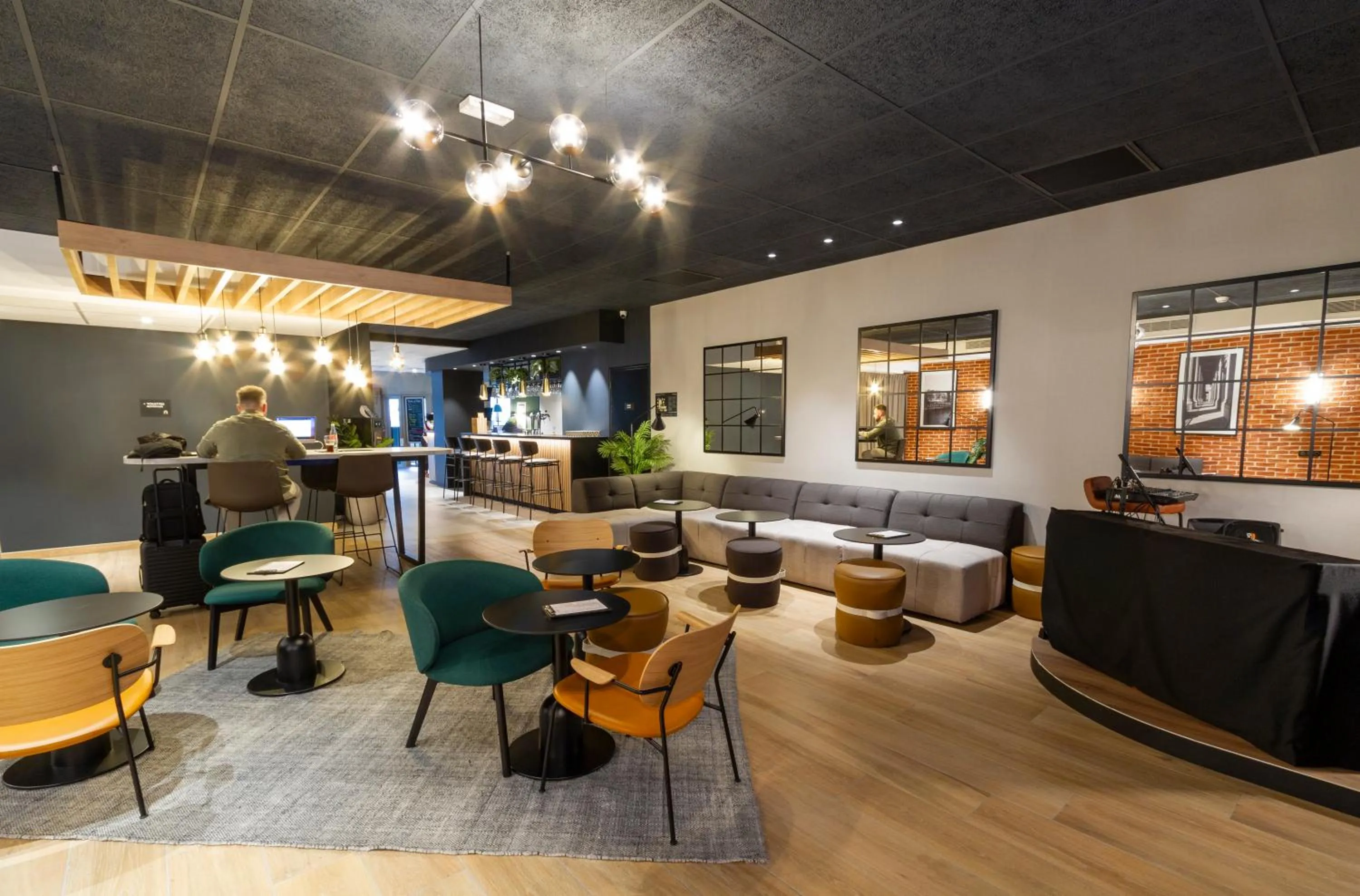 Lounge or bar in Campanile Prime Paris 19 - La Villette