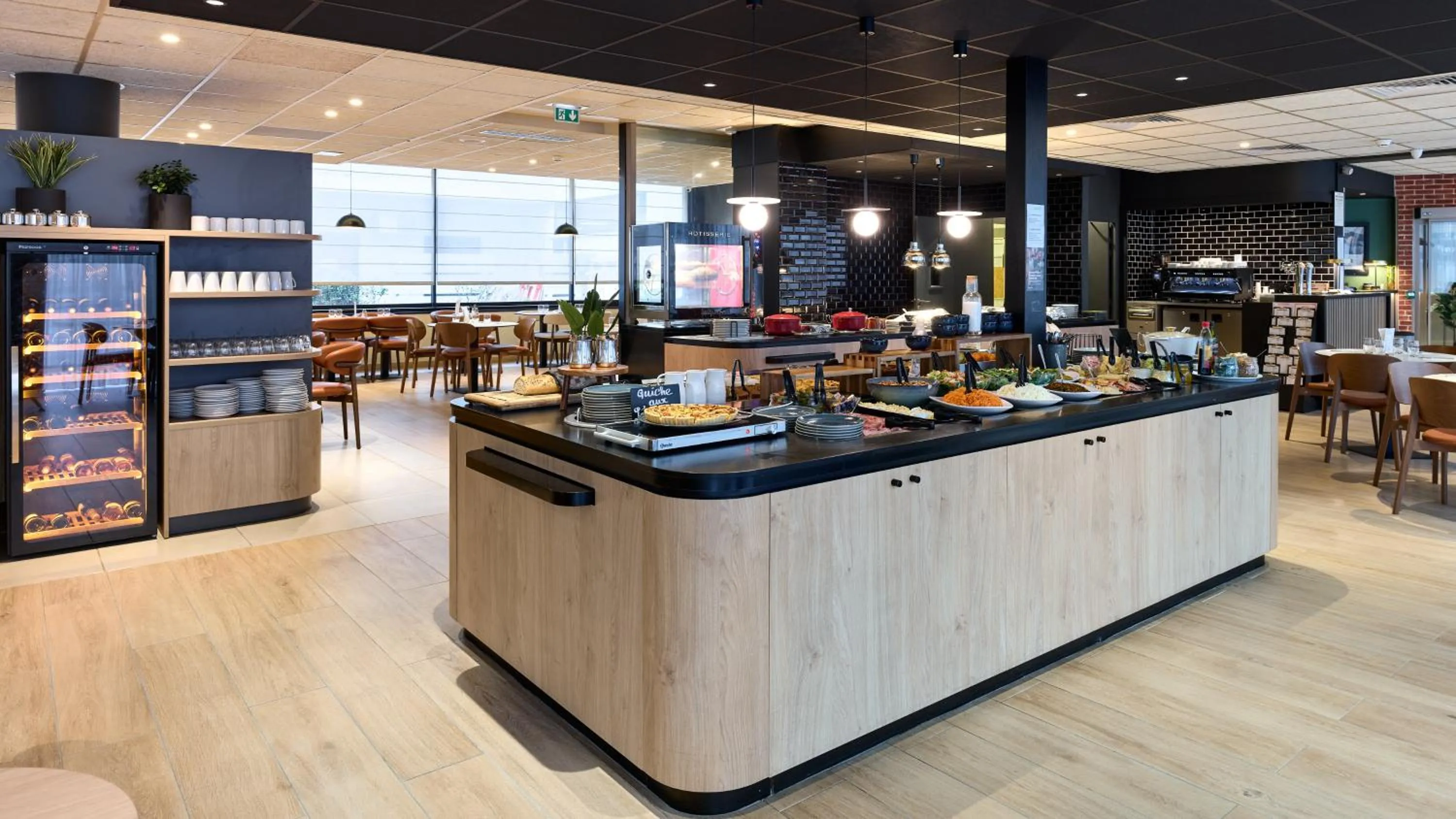 Restaurant/places to eat in Campanile Prime Paris 19 - La Villette