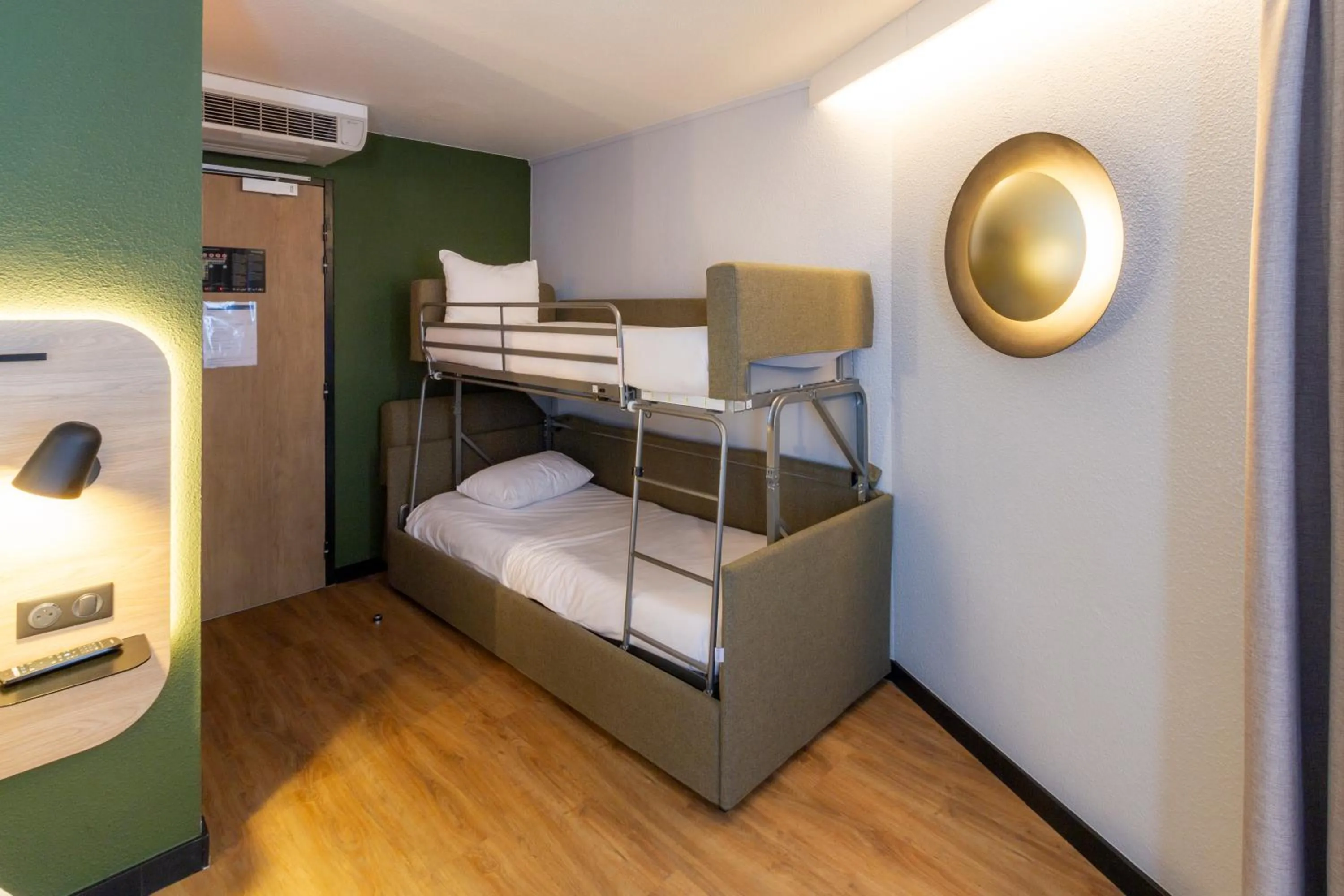 bunk bed, Bed in Campanile Prime Paris 19 - La Villette
