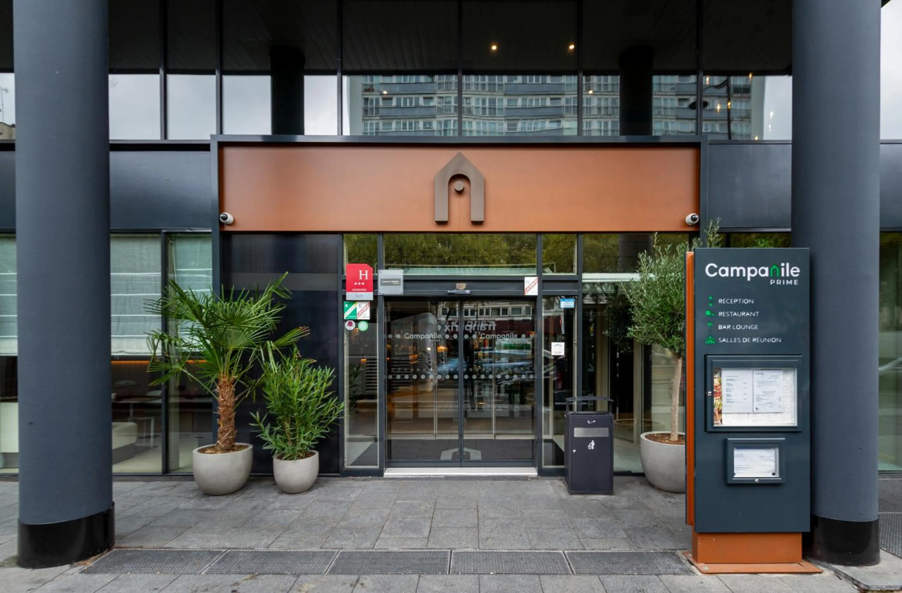 Facade/entrance in Campanile Prime Paris 19 - La Villette