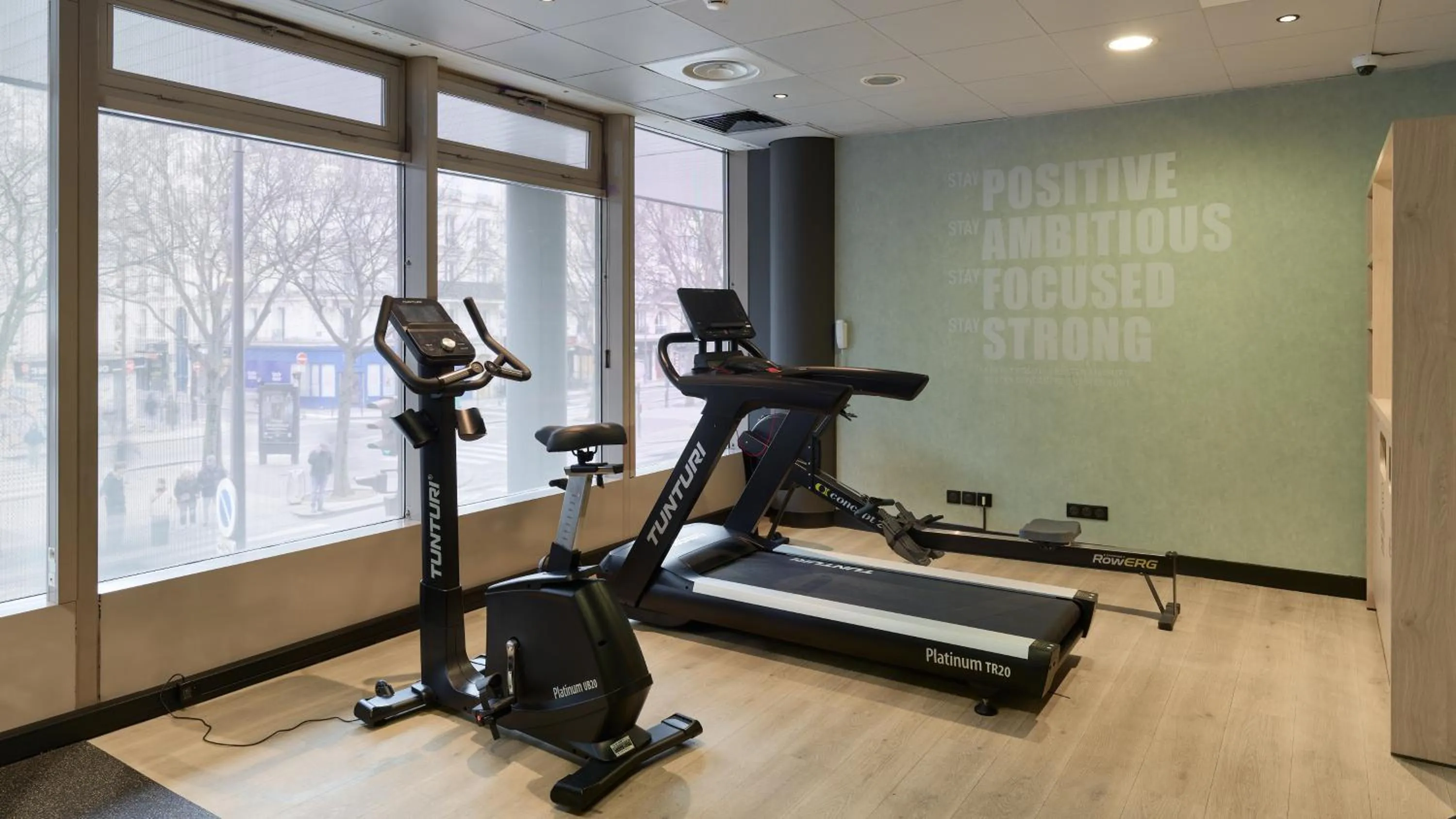 Fitness centre/facilities in Campanile Prime Paris 19 - La Villette