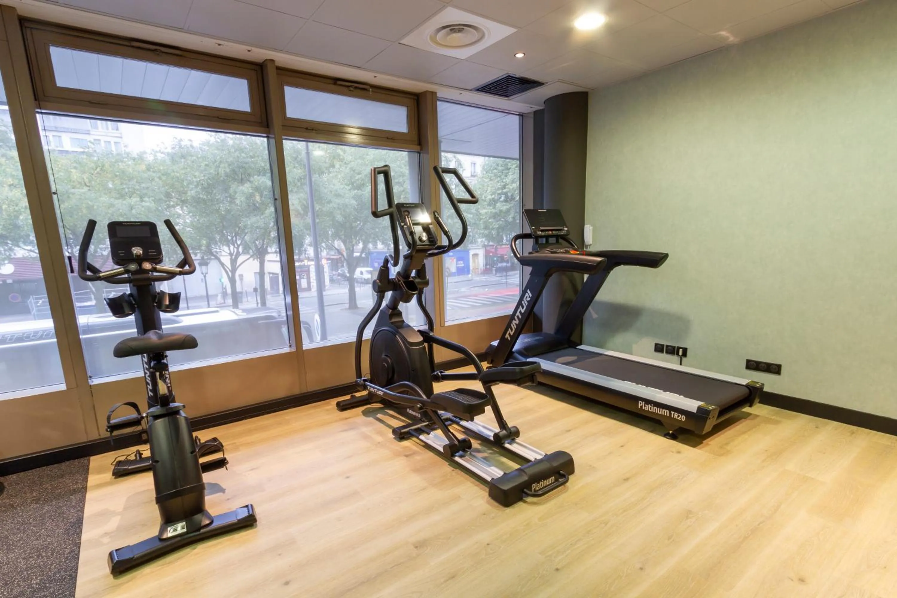 Fitness centre/facilities in Campanile Prime Paris 19 - La Villette