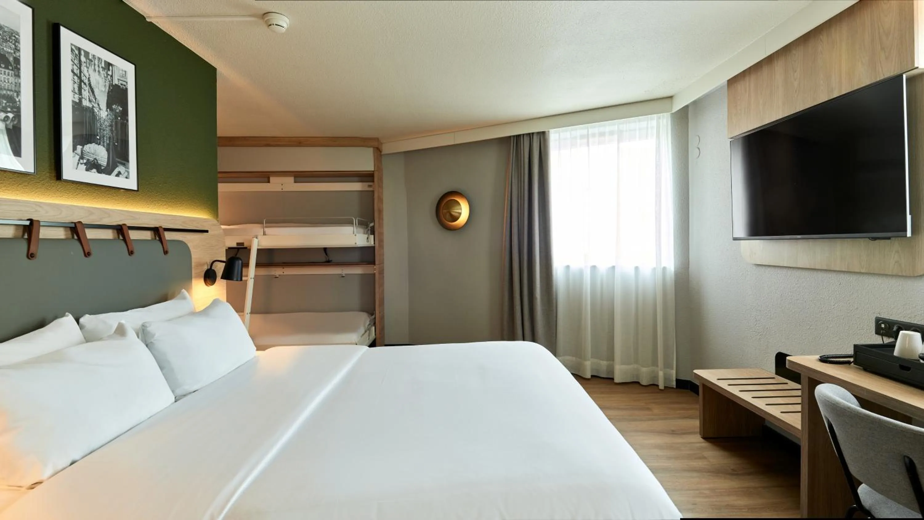 Bed in Campanile Prime Paris 19 - La Villette
