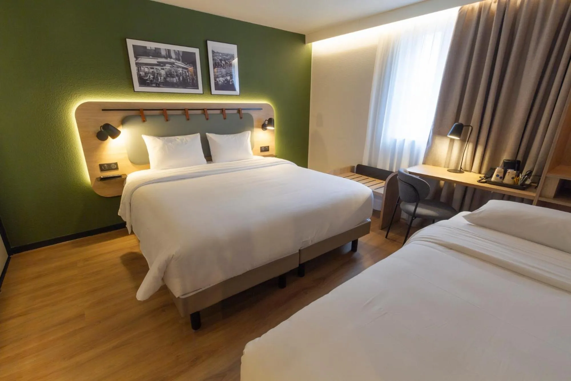 Bedroom, Bed in Campanile Prime Paris 19 - La Villette