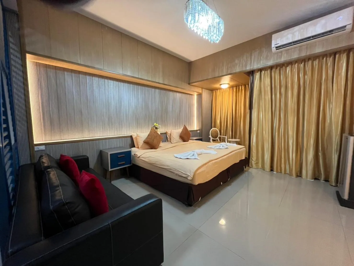 Bed in The Iconic Hotel Ranong