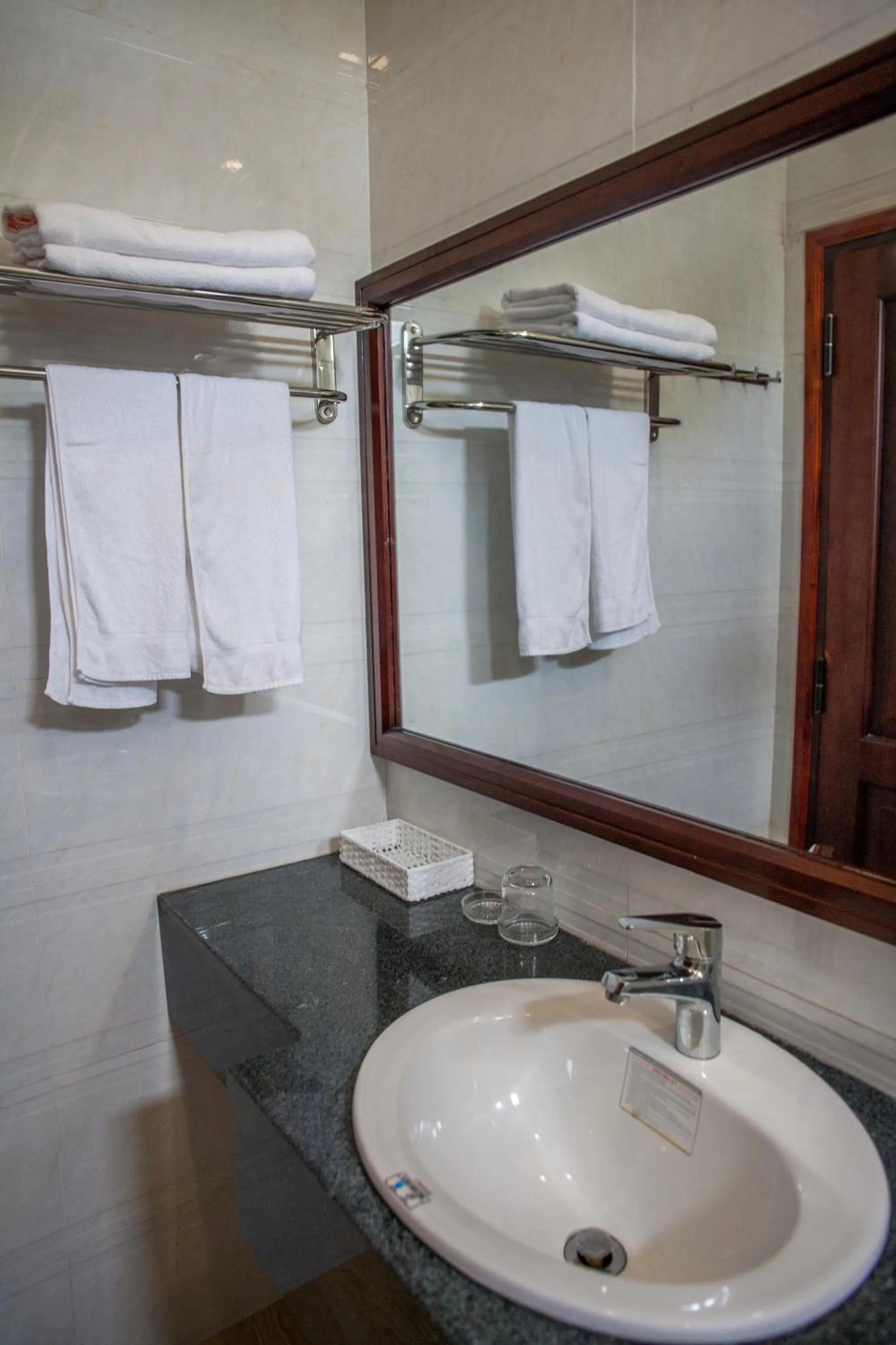 Bathroom in Trieu Khang Hotel gần sân bay Cam Ranh near Cam Ranh Airport