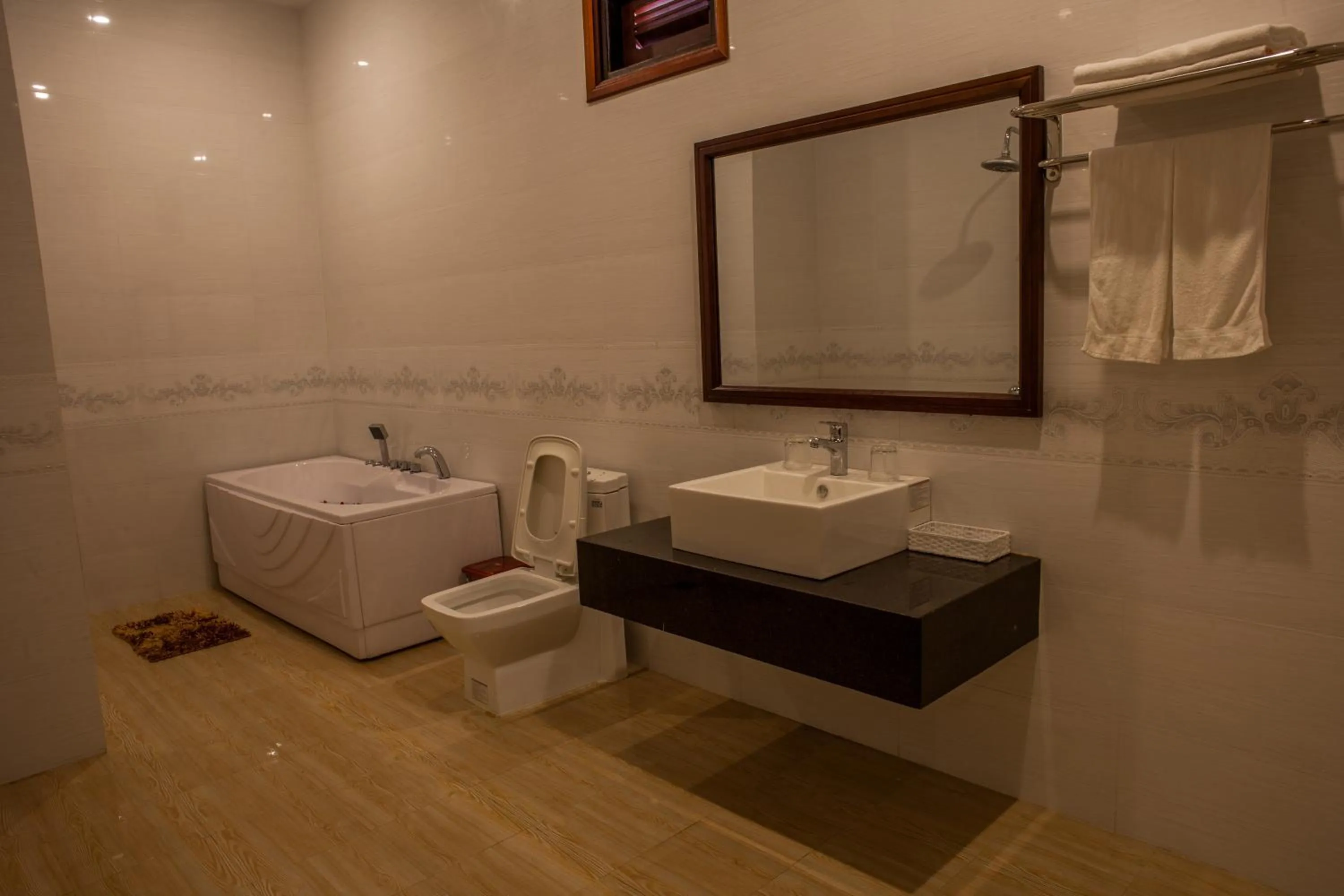 Bathroom in Trieu Khang Hotel gần sân bay Cam Ranh near Cam Ranh Airport