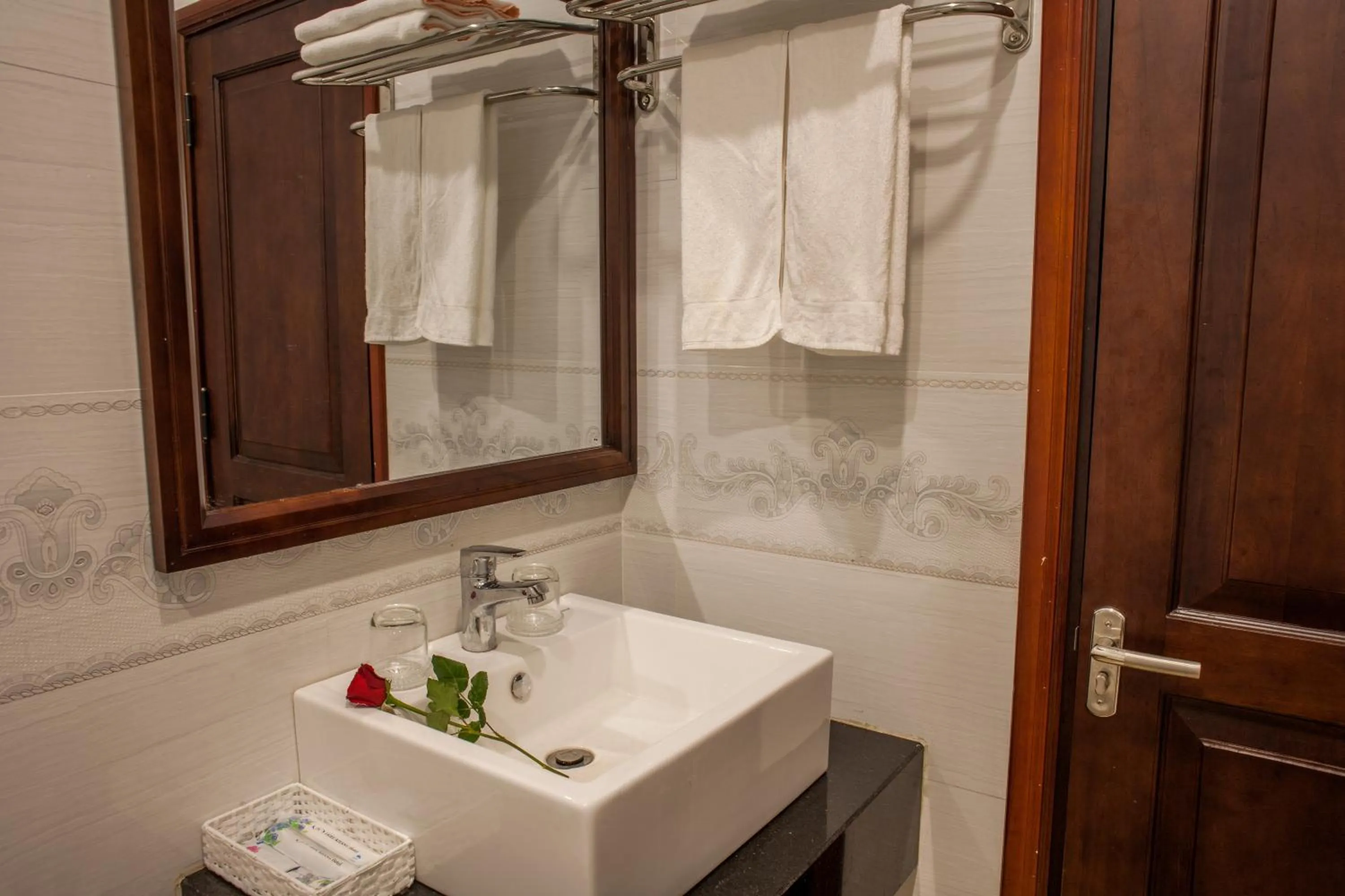 Bathroom in Trieu Khang Hotel gần sân bay Cam Ranh near Cam Ranh Airport