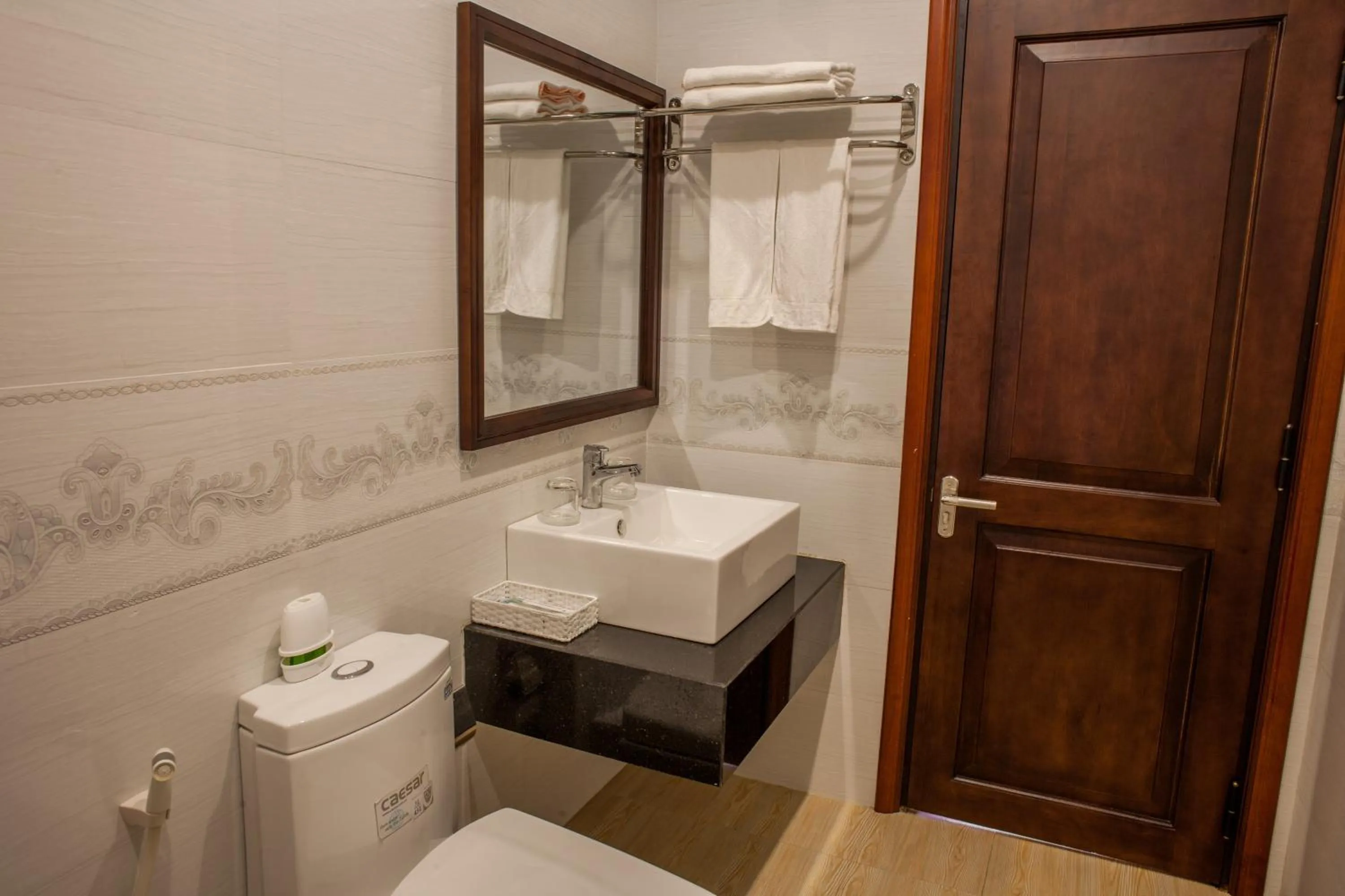 Bathroom in Trieu Khang Hotel gần sân bay Cam Ranh near Cam Ranh Airport