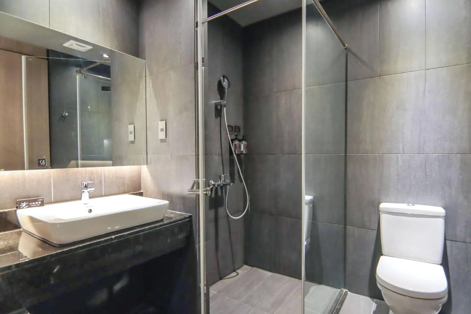 Shower in Orient Luxury Hotel