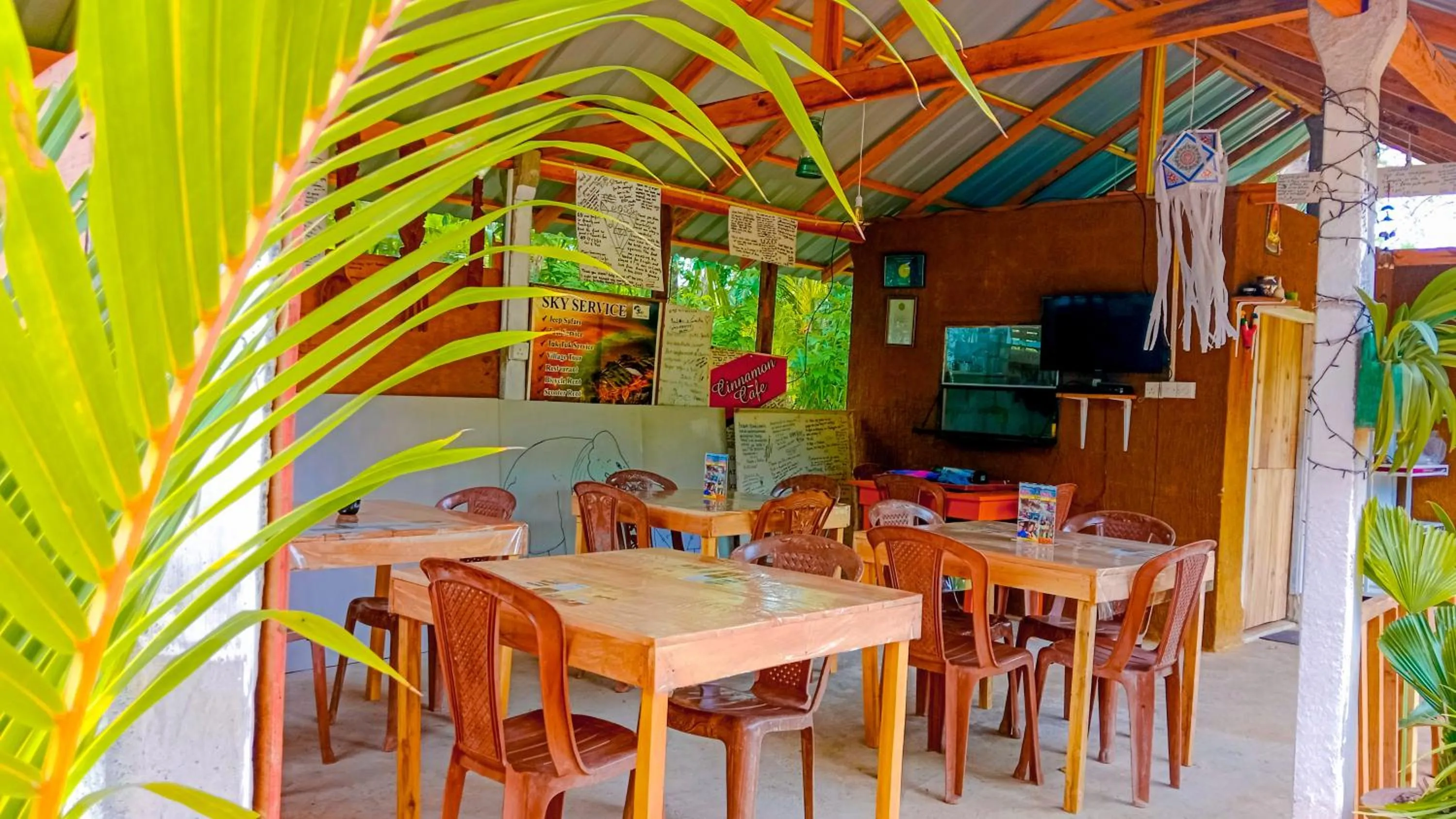 Restaurant/places to eat in Sigiri Sky Home & TreeHouse