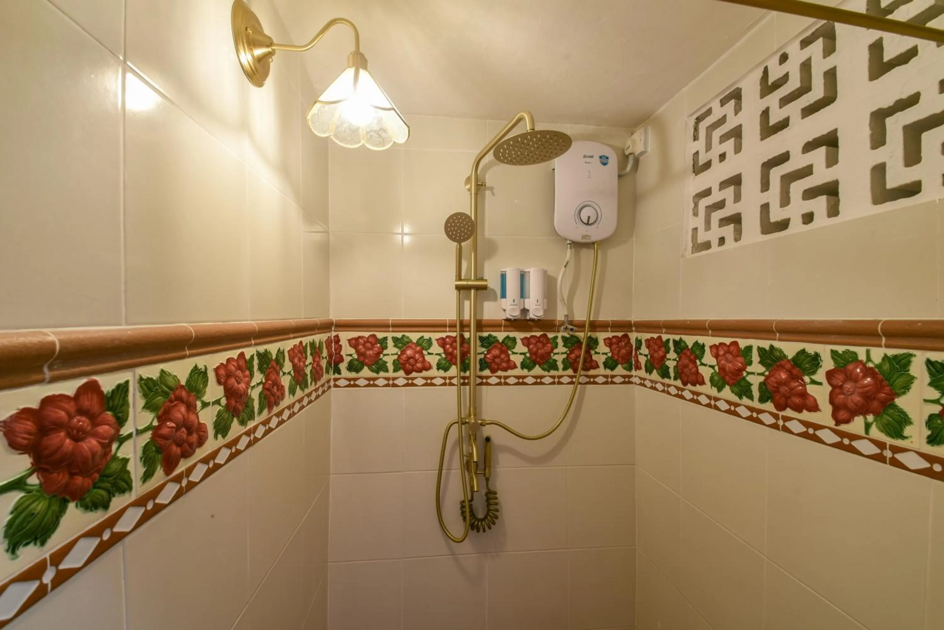 Bathroom in Ohana House @ 15 Kuli