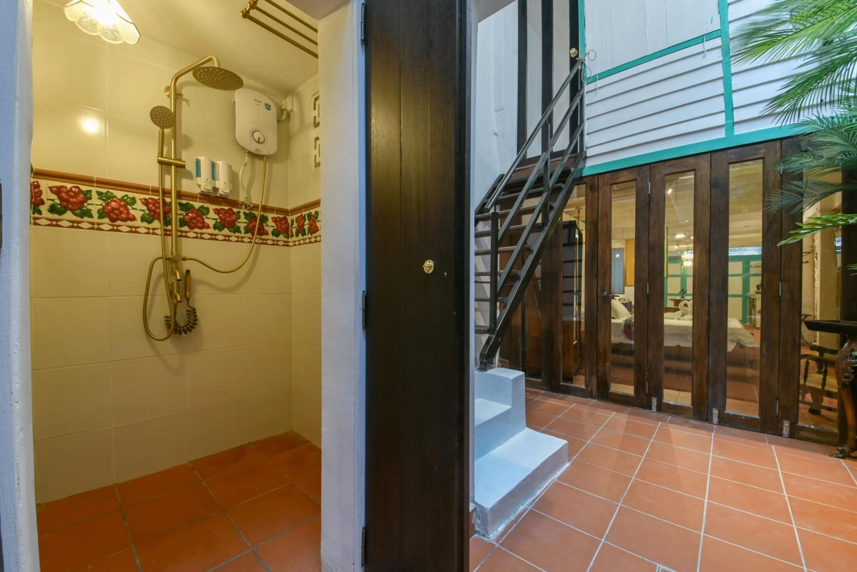 Bathroom in Ohana House @ 15 Kuli