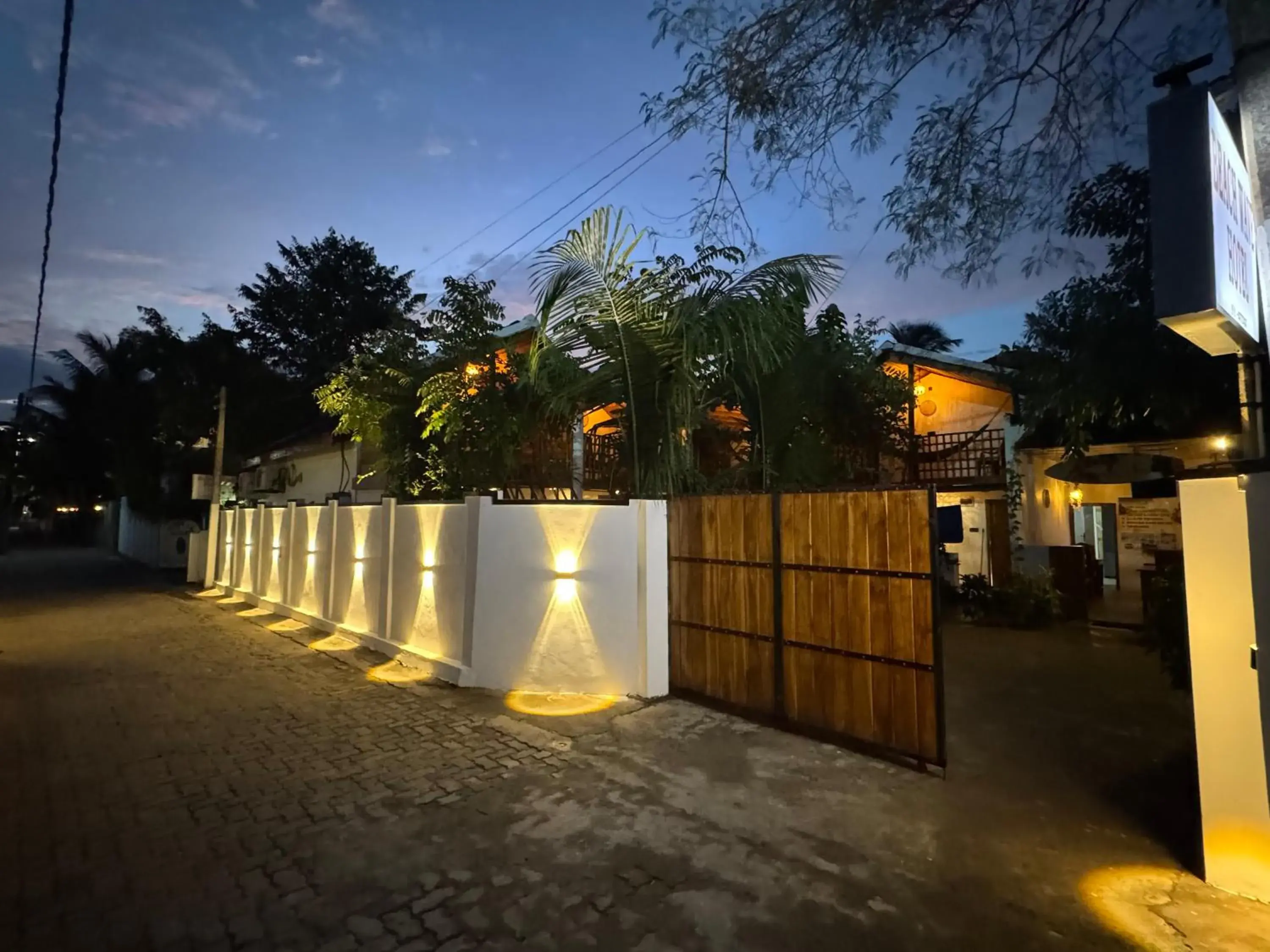 Property building in Beach Wave Hotel Property building in Beach Wave Hotel