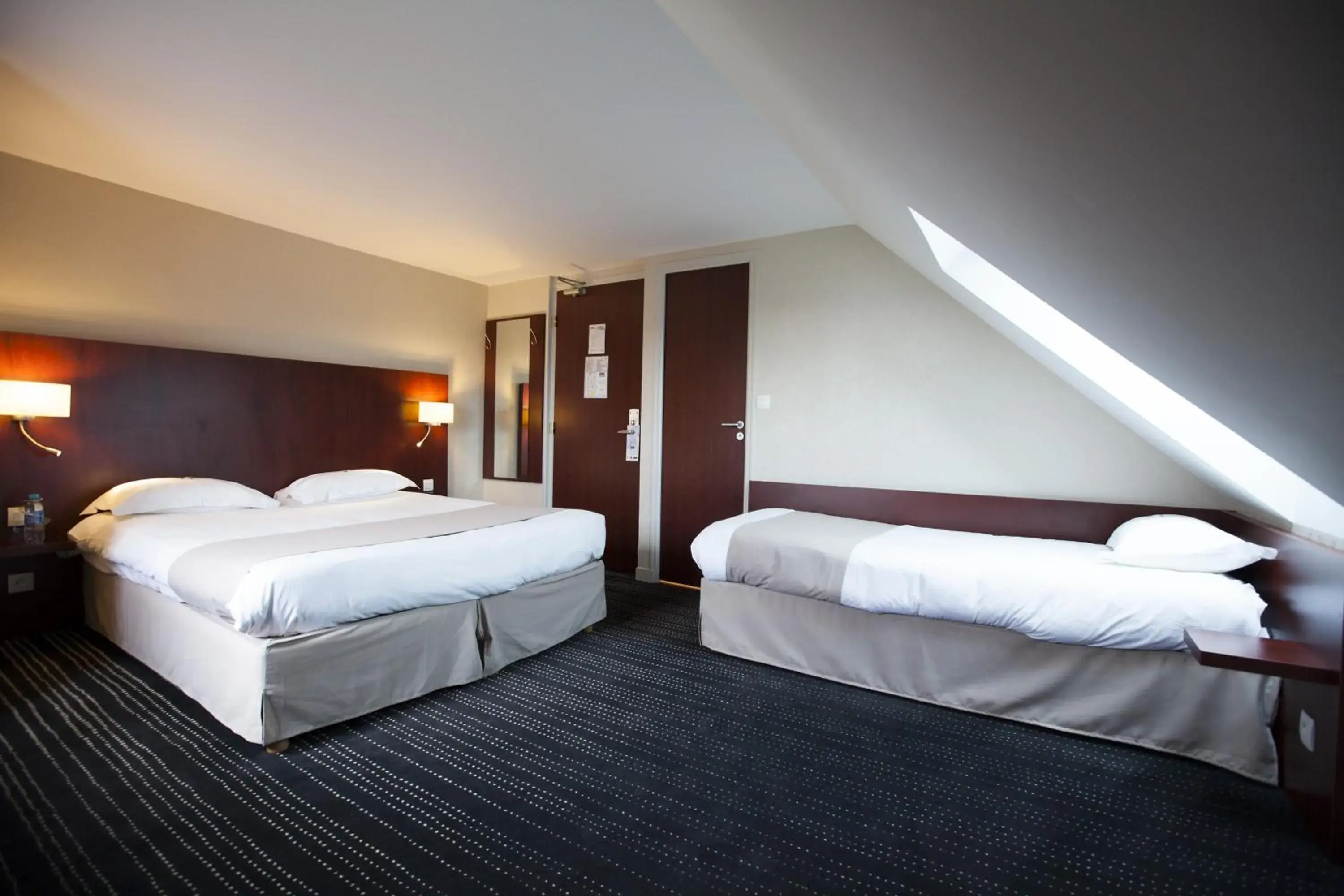 One Double Bed One Single Bed in Kyriad Saint-Malo Dinard One Double Bed One Single Bed in Kyriad Saint-Malo Dinard