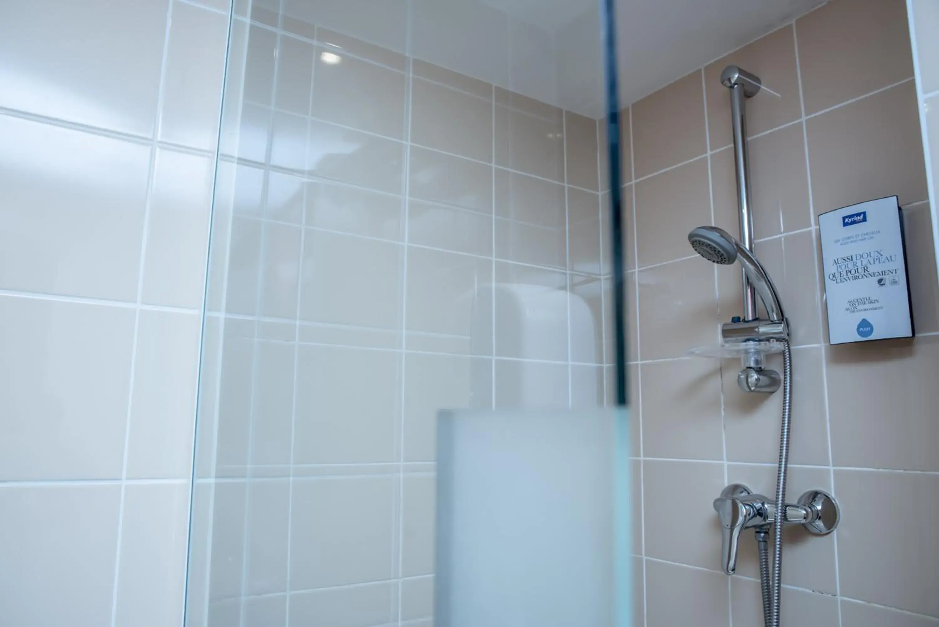 Bathroom in Kyriad Saint-Malo Dinard Bathroom in Kyriad Saint-Malo Dinard