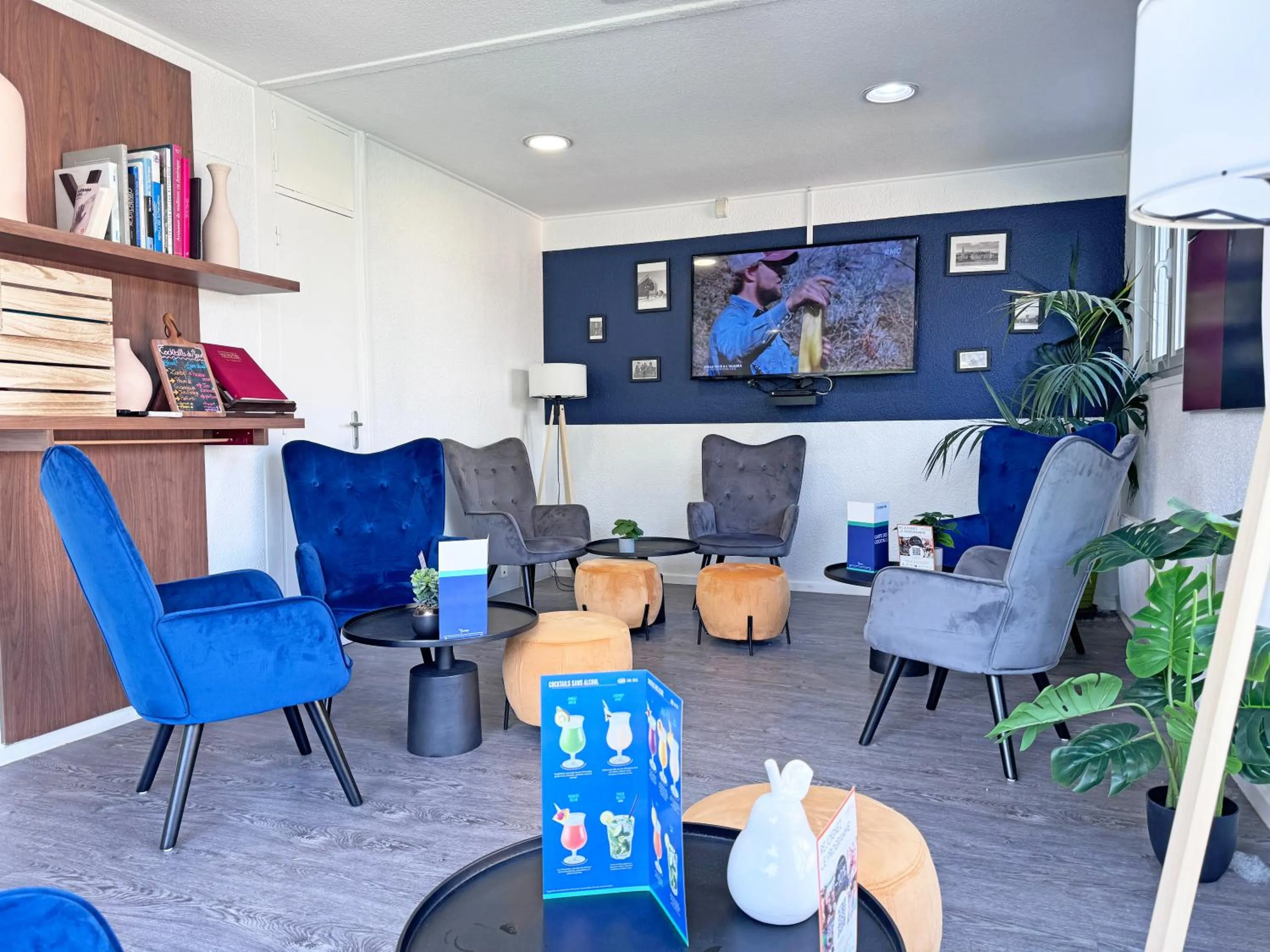 Lounge or bar in Campanile L'Isle d'Abeau - Bourgoin Jallieu