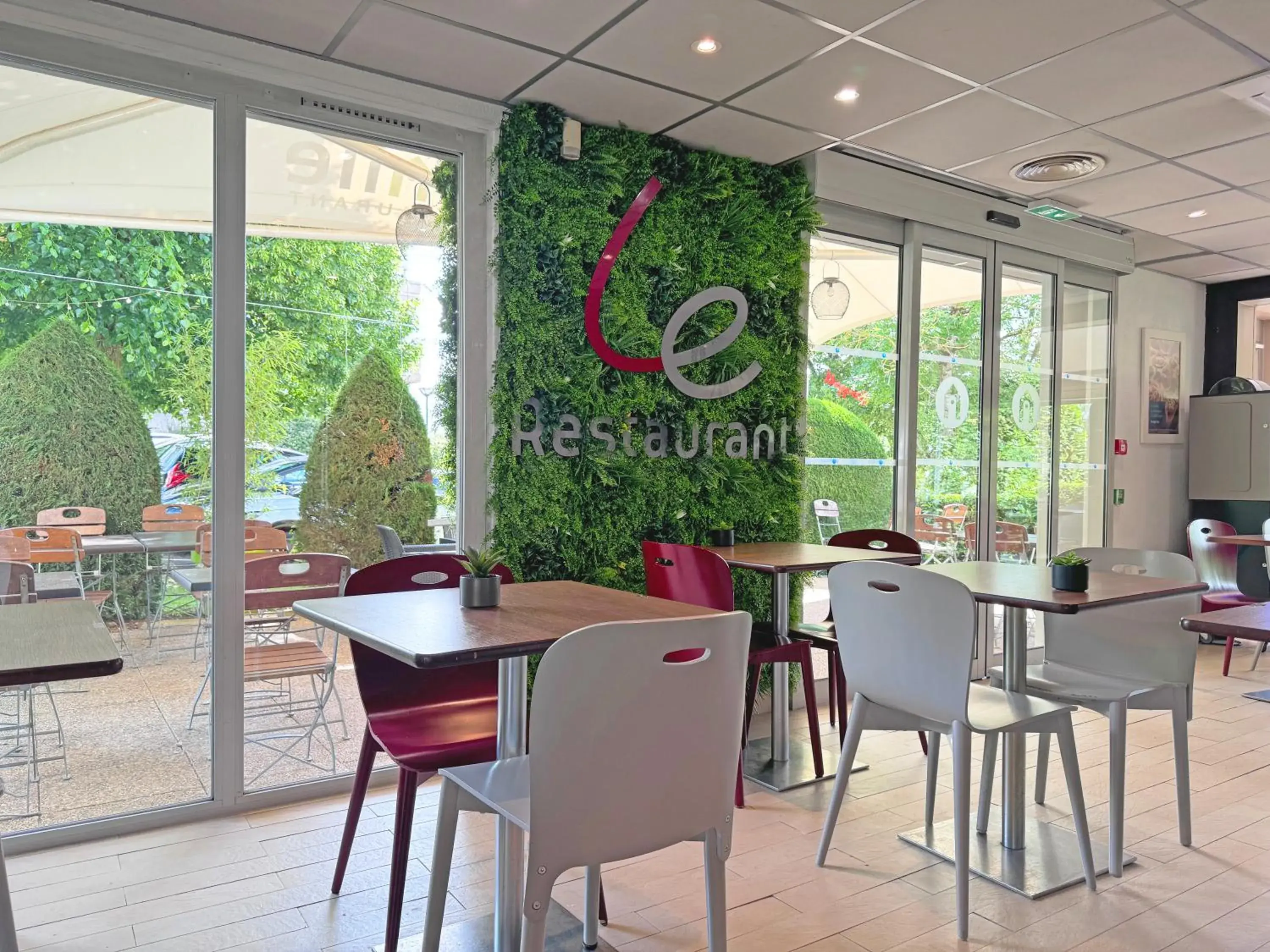 Restaurant/places to eat in Campanile L'Isle d'Abeau - Bourgoin Jallieu Restaurant/places to eat in Campanile L'Isle d'Abeau - Bourgoin Jallieu