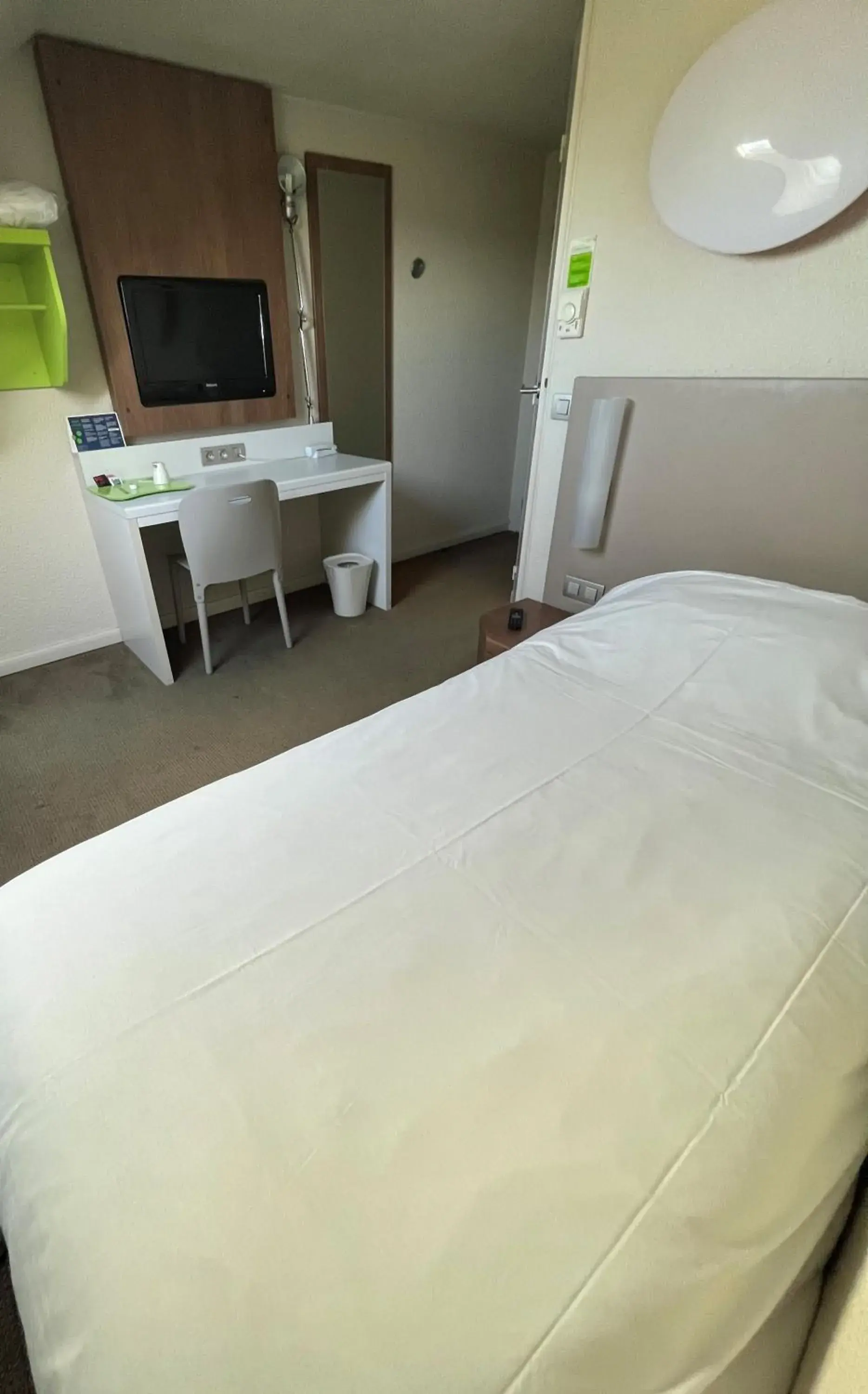 Photo of the whole room, Bed in Campanile Dunkerque Sud - Loon Plage Photo of the whole room, Bed in Campanile Dunkerque Sud - Loon Plage