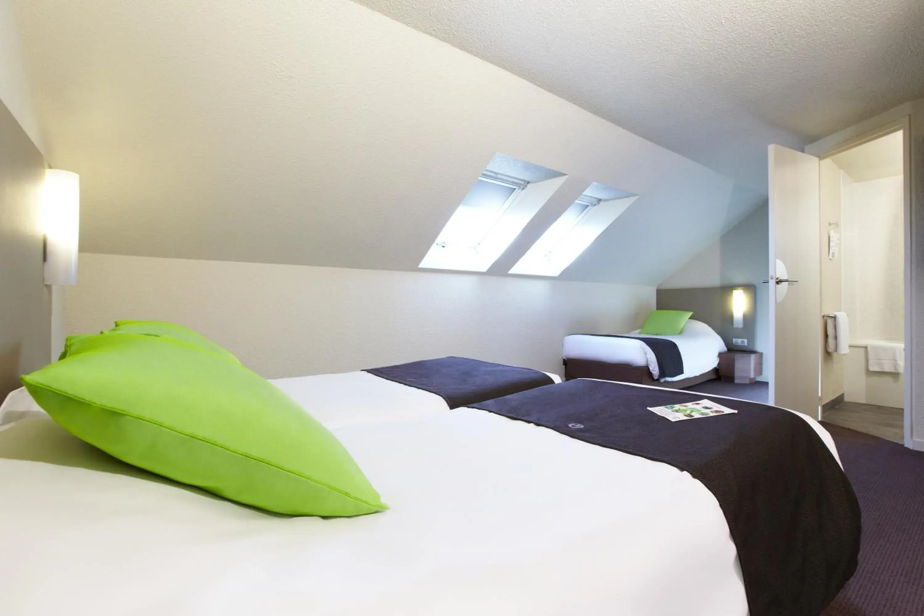 Bedroom, Bed in Campanile Dunkerque Sud - Loon Plage Bedroom, Bed in Campanile Dunkerque Sud - Loon Plage