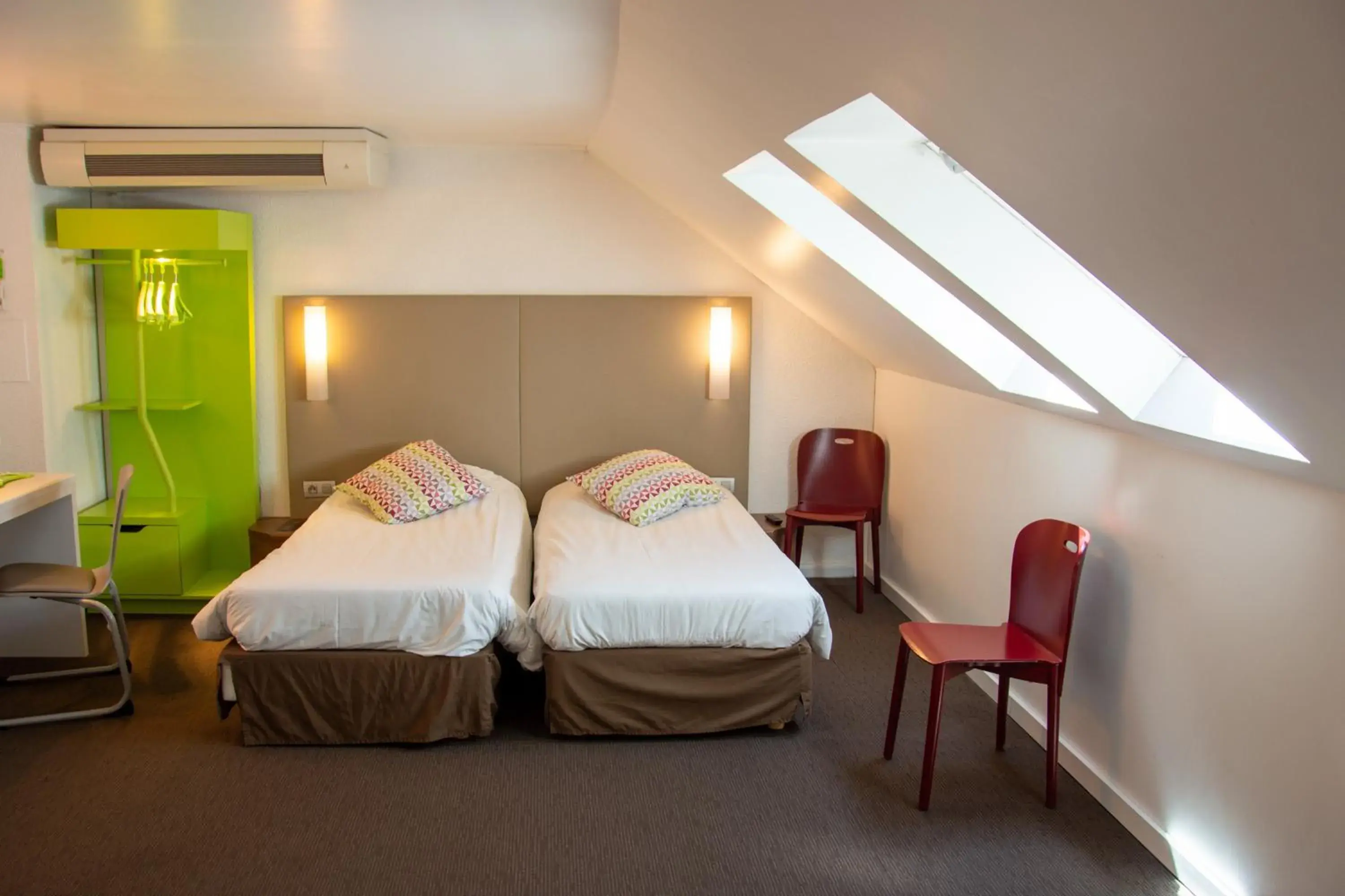 Bedroom, Bed in Campanile Dunkerque Sud - Loon Plage Bedroom, Bed in Campanile Dunkerque Sud - Loon Plage