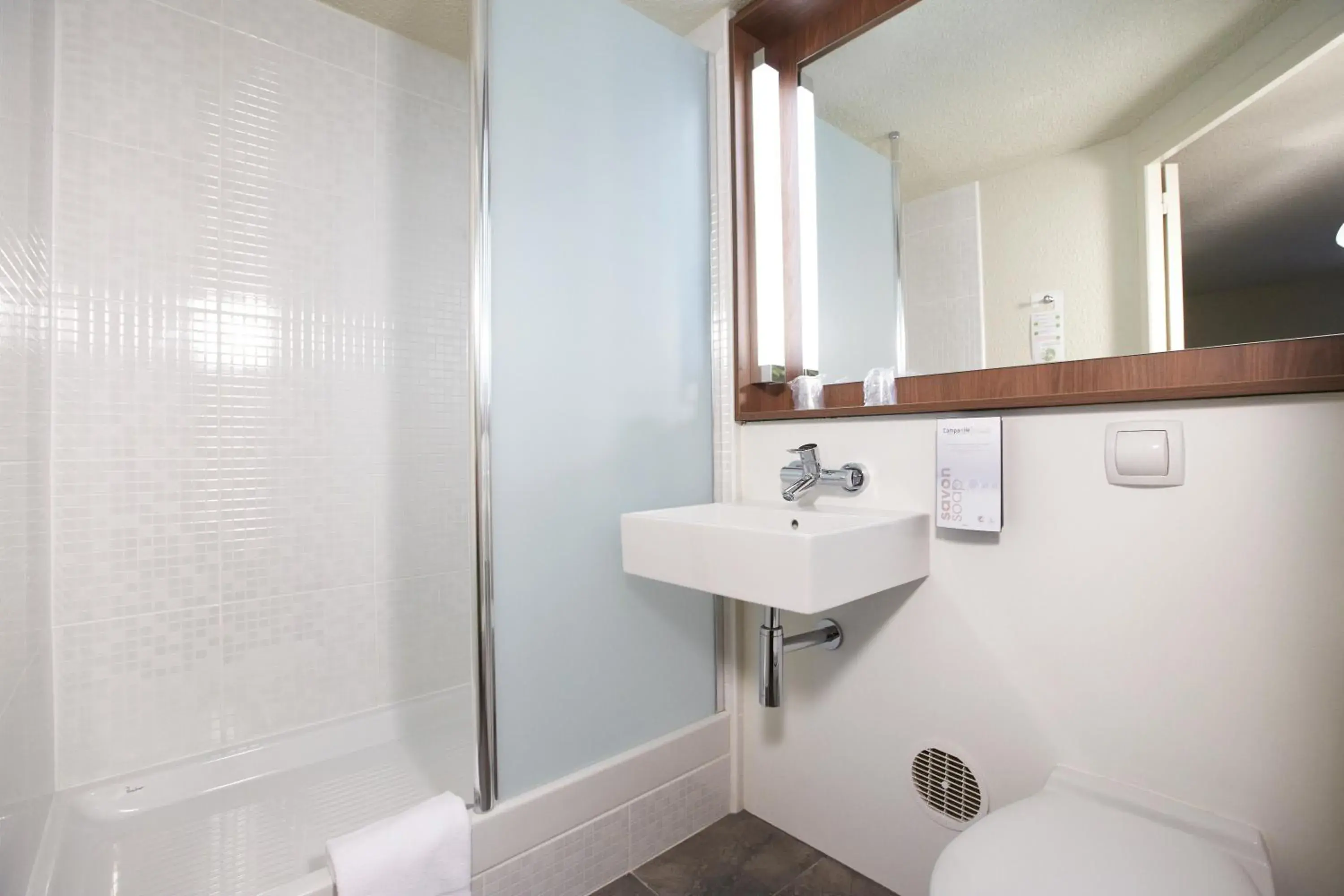 New Generation Triple Toom (3 Single Beds) in Campanile Dunkerque Sud - Loon Plage New Generation Triple Toom (3 Single Beds) in Campanile Dunkerque Sud - Loon Plage