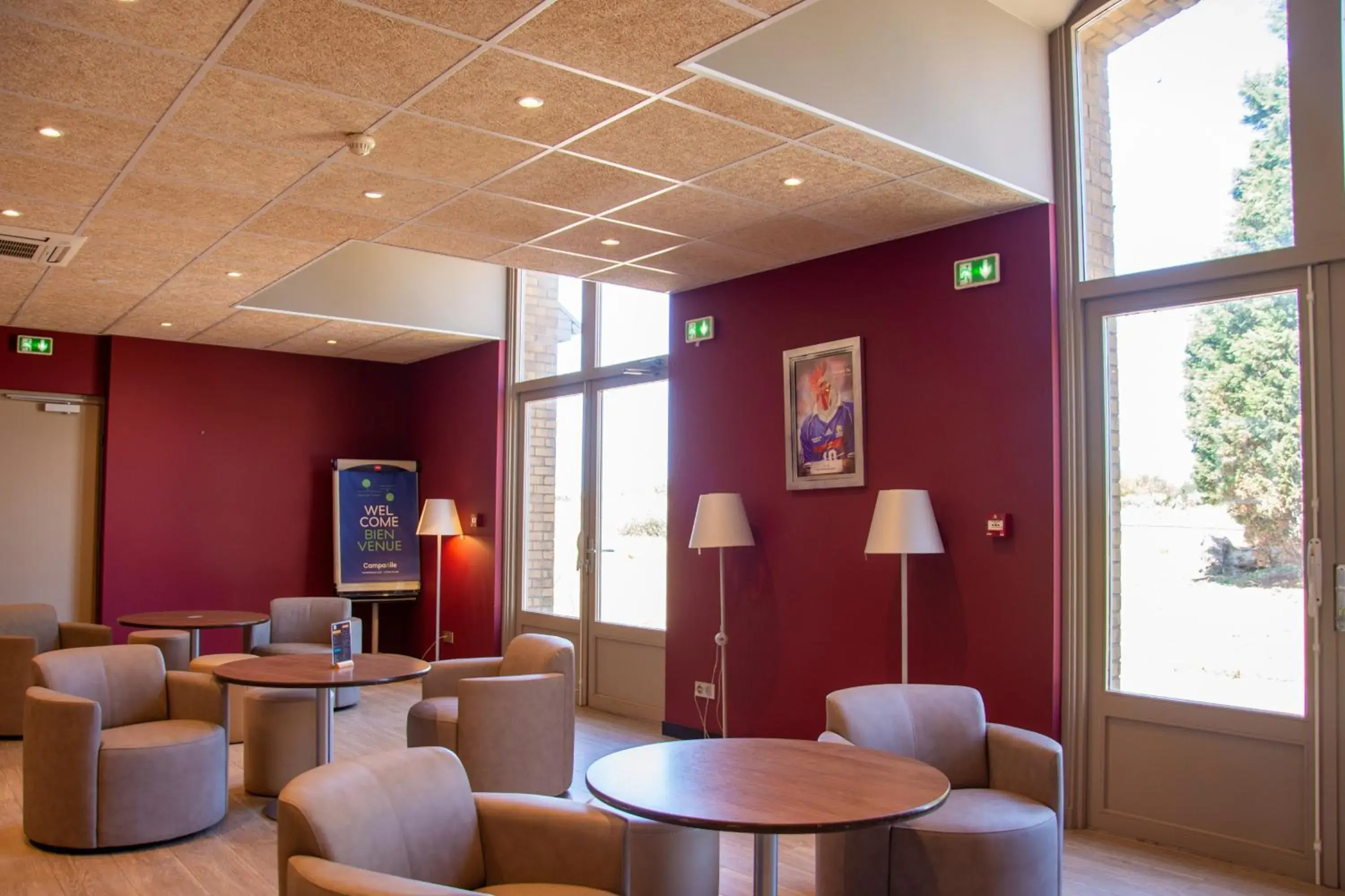 Lounge or bar in Campanile Dunkerque Sud - Loon Plage Lounge or bar in Campanile Dunkerque Sud - Loon Plage