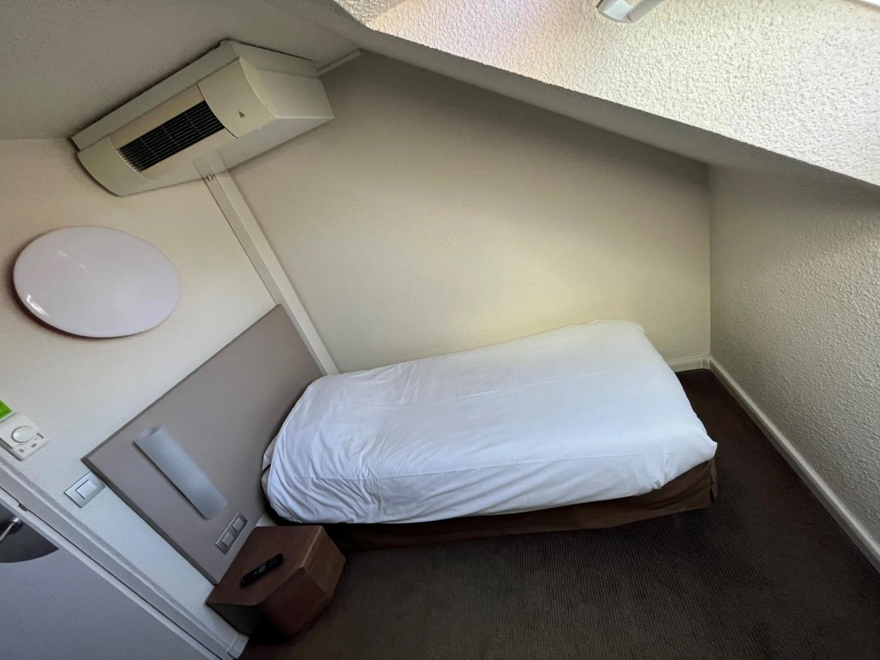 Bedroom, Bed in Campanile Dunkerque Sud - Loon Plage